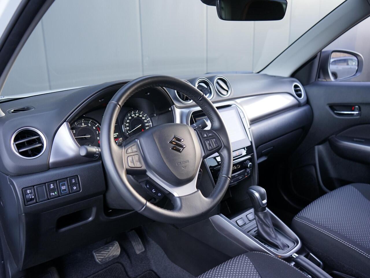 Suzuki VITARA 1.5 DUAJET Hybrid Comfort+ AGS Nieuw model! / Smartphone Integratie / Stoelverwarming / Achteruitrijcamera / Climate Control / LM velgen