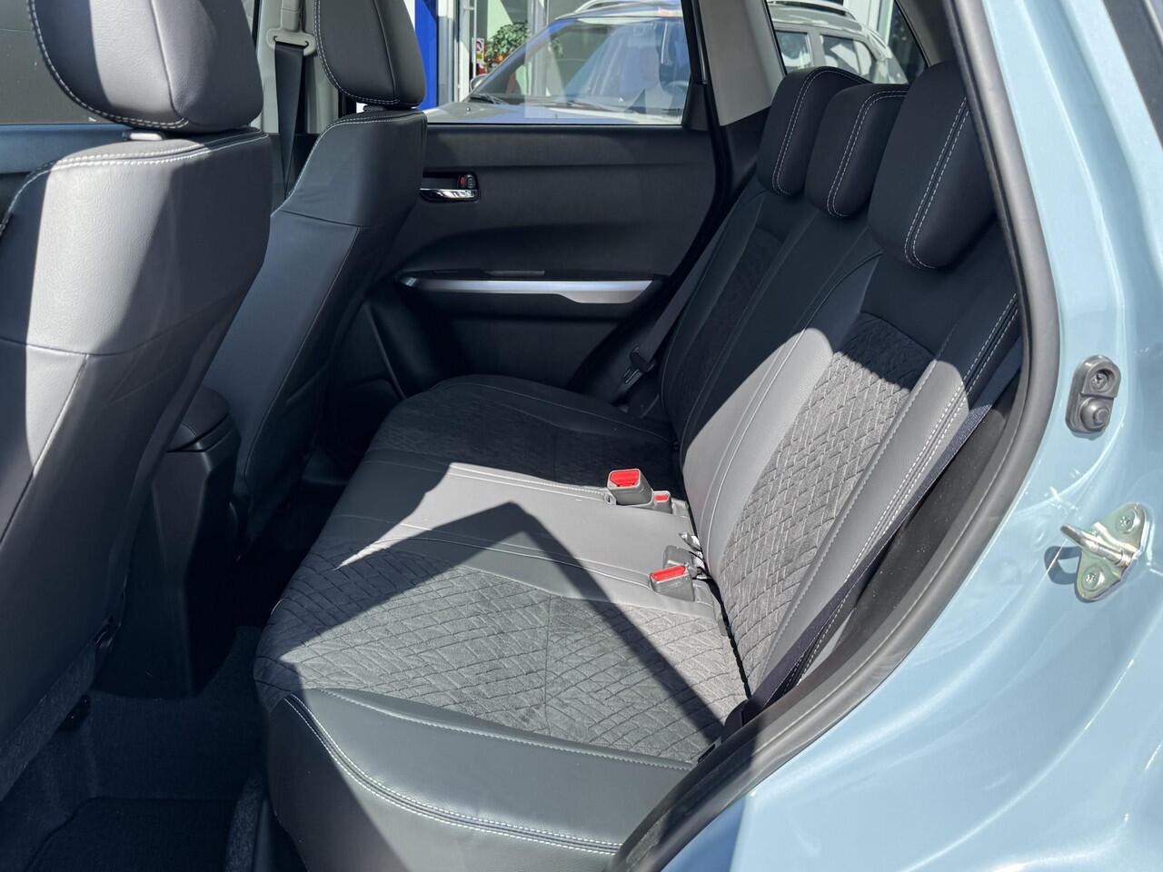 Suzuki VITARA 1.4 Boosterjet Style Hybrid Automaat Betreft een Demo. Direct leverbaar