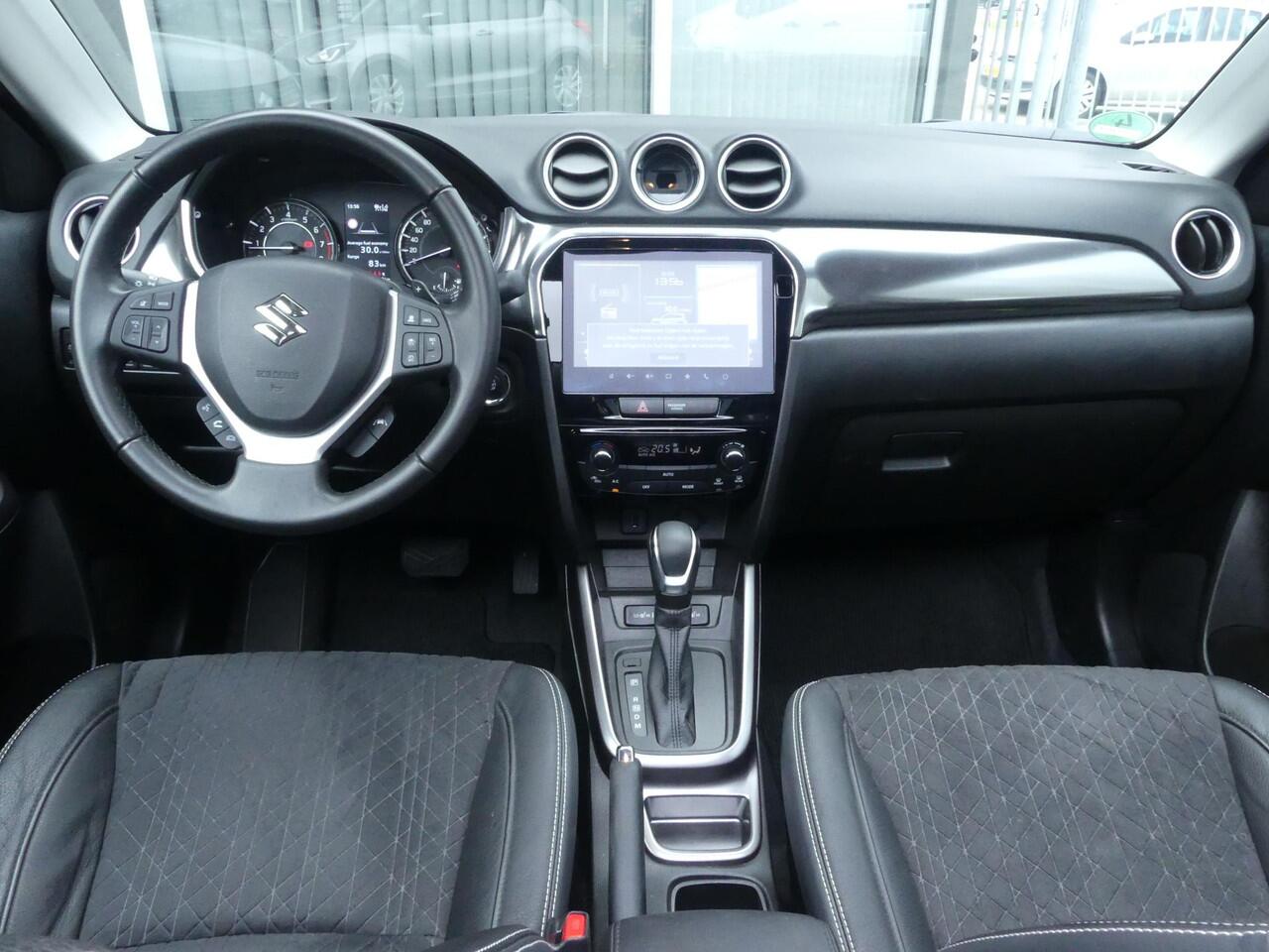 Suzuki VITARA 1.5 Hybrid Style Automaat Panorama dak, Pearl White, Carplay, Android Auto, Navi, Camera, adaptive Cruise