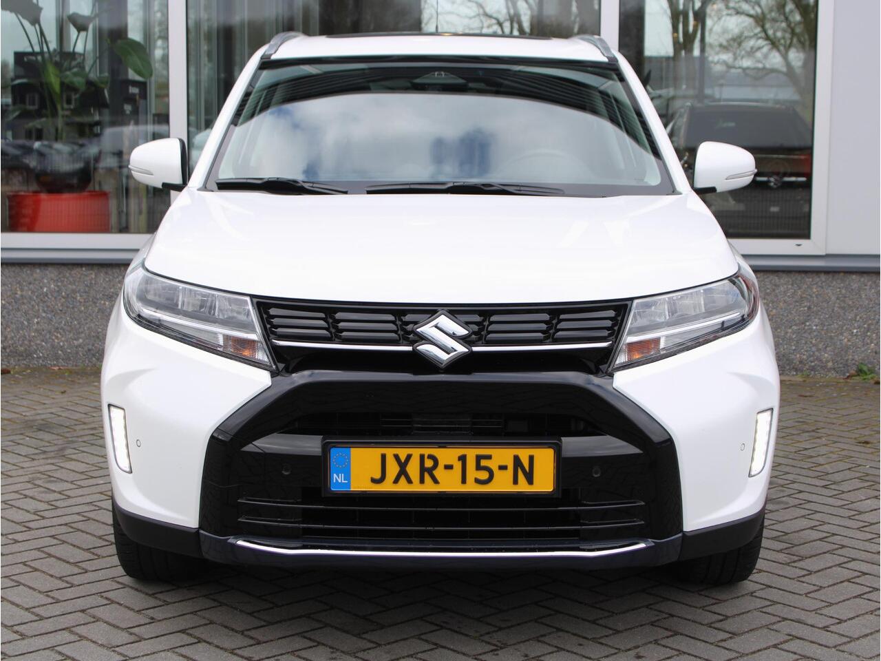 Suzuki VITARA 1.5 Hybrid Style Automaat Elektrisch Panoramadak, All-Seasons, Leder/Microvezel Bekleding, Cruise en Climate Control