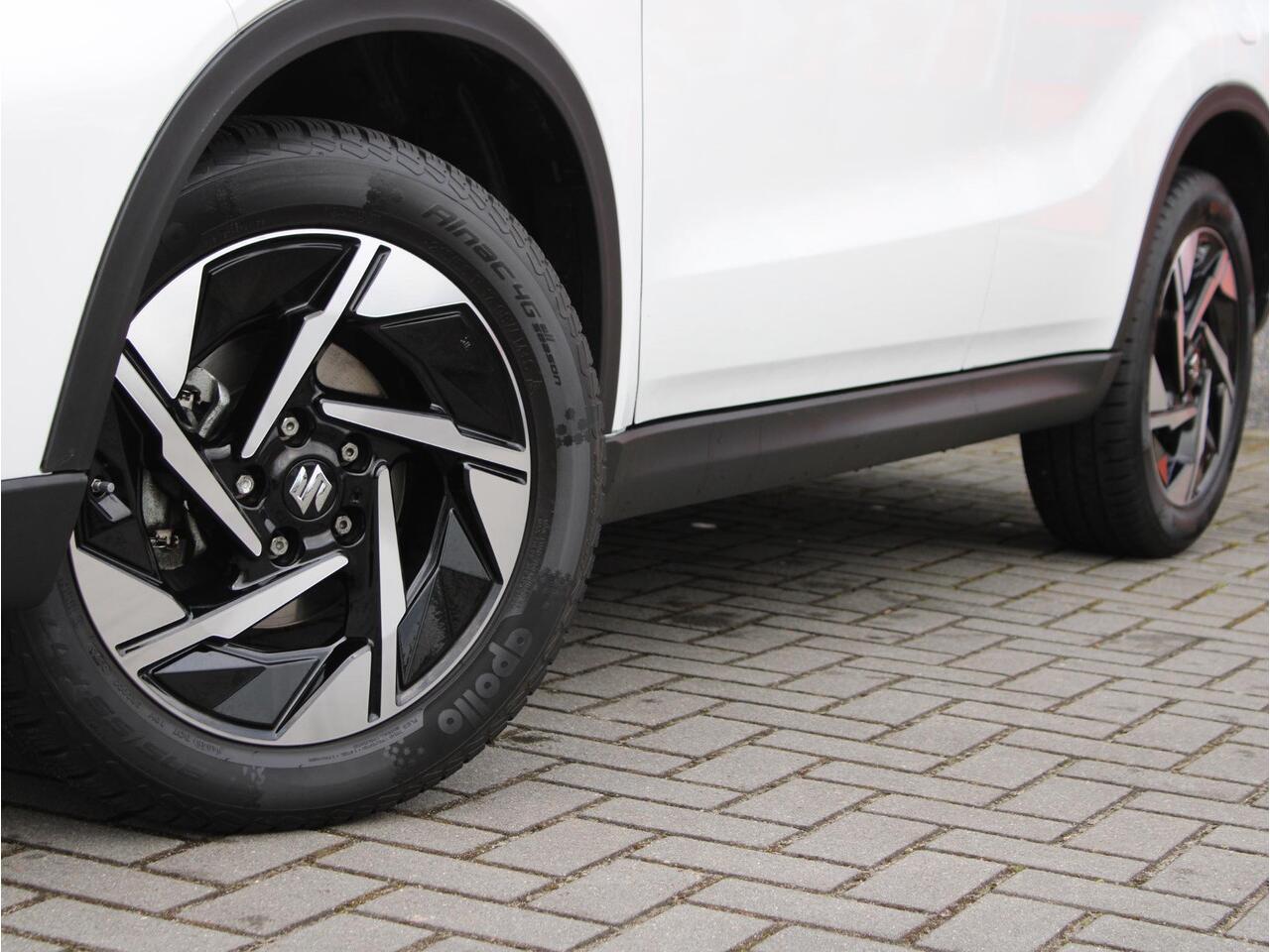 Suzuki VITARA 1.5 Hybrid Style Automaat Elektrisch Panoramadak, All-Seasons, Leder/Microvezel Bekleding, Cruise en Climate Control