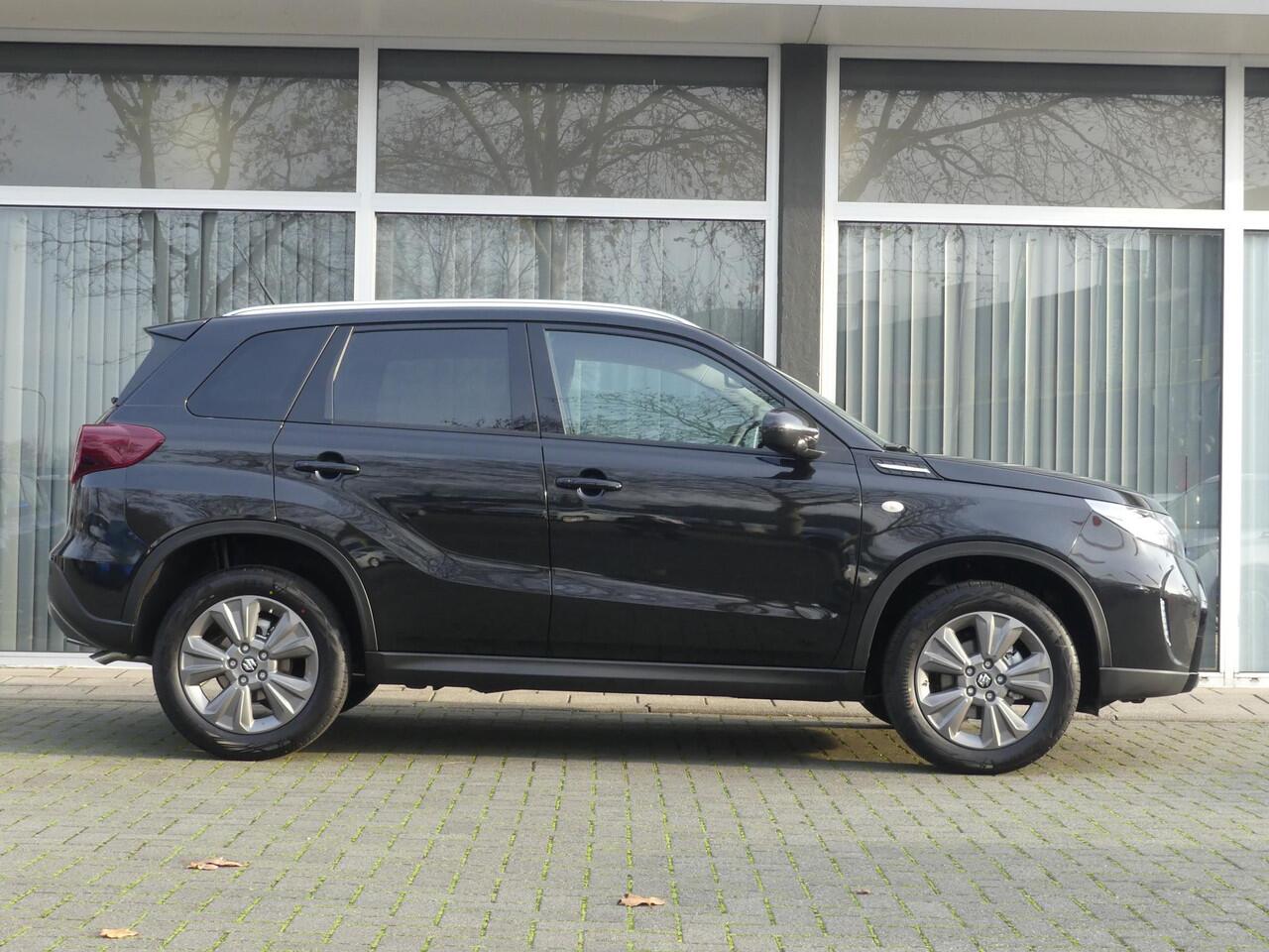 Suzuki VITARA 1.4 Boosterjet Smart Hybrid Select Nieuwe auto! ¤ 1.850,- korting. 10 jAAR GARANTIE! Apple Carpl/Andr Auto, Cruise & Climate Control, Camera