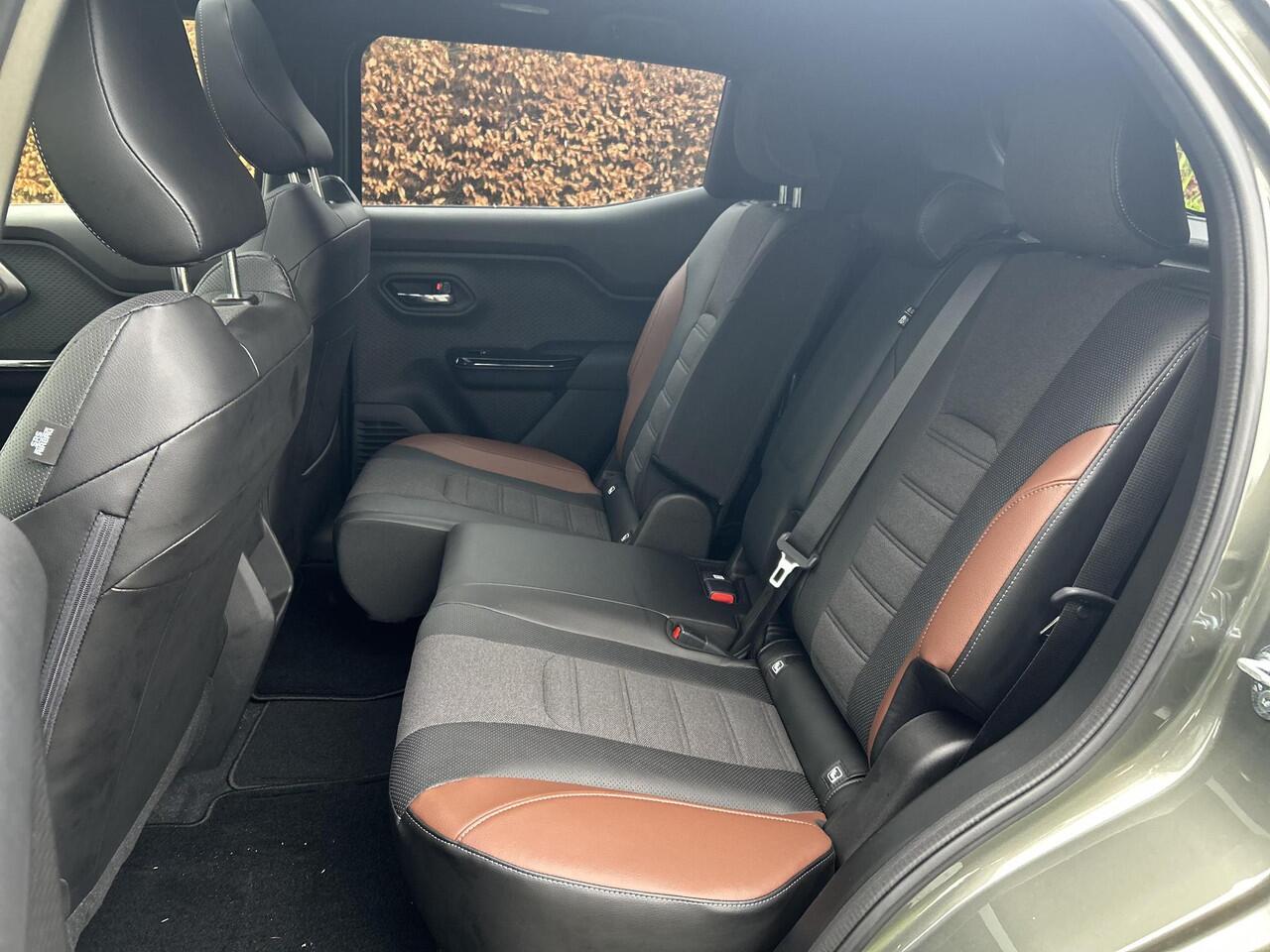 Suzuki VITARA e Style 61 kWh **NIEUWE BI-TONE KLEUR LAND BREEZE/ BLUISH BLACK/ PANORAMA/ NIEUWE AUTO**