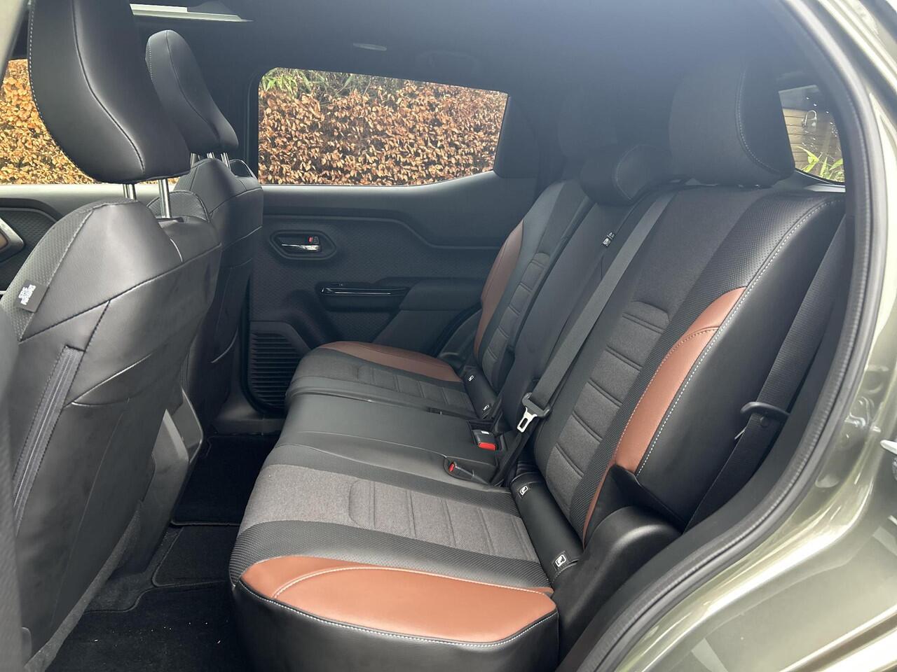 Suzuki VITARA e Style 61 kWh **NIEUWE BI-TONE KLEUR LAND BREEZE/ BLUISH BLACK/ PANORAMA/ NIEUWE AUTO**