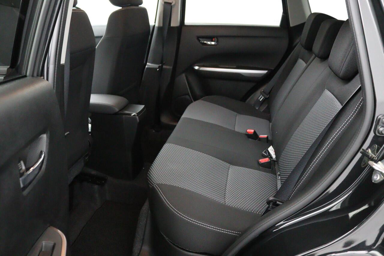 Suzuki VITARA 1.4 Boosterjet Smart Hybrid Select Black Edition | ADG BLACK EDITION | Treeplanken | Automaat | Keyless Entry | Stoelverwarming | Parkeersensoren | Grootscherm Navigatie |