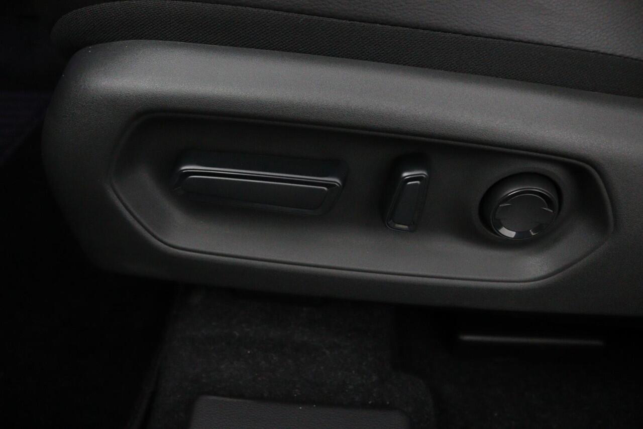 Suzuki VITARA e Style 61 kWh | Elektrisch verstelbare Bestuurdersstoel | Panorama dak | Alcantara Bekleding | Parkeersensoren Rondom | Stuur en Stoelverwarming |