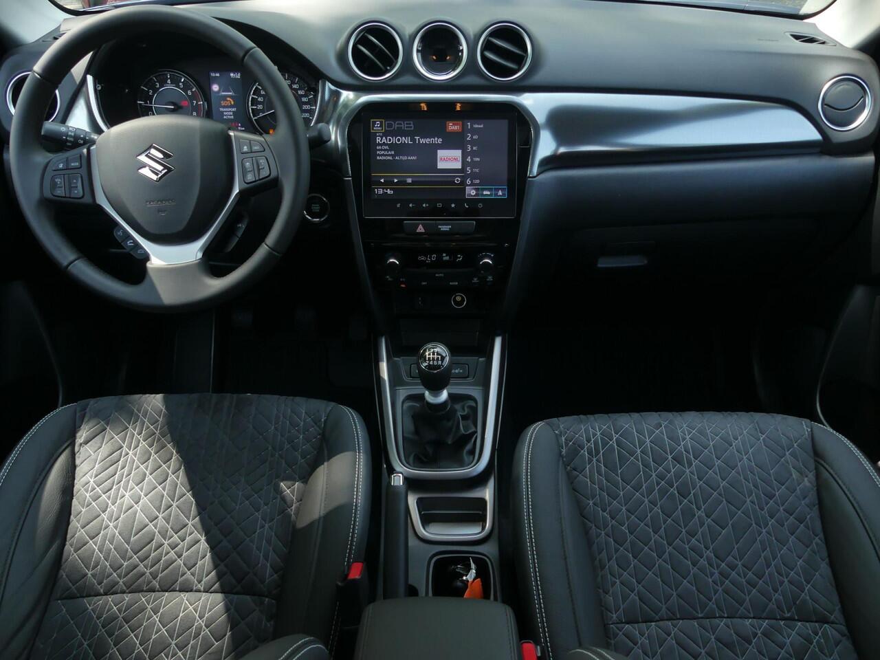 Suzuki VITARA 1.4 Boosterjet Smart Hybrid Style Panoramadak, 1500 kg trekgewicht, 129pk, Nieuwe Auto! ¤ 2.300,- voordeel!!