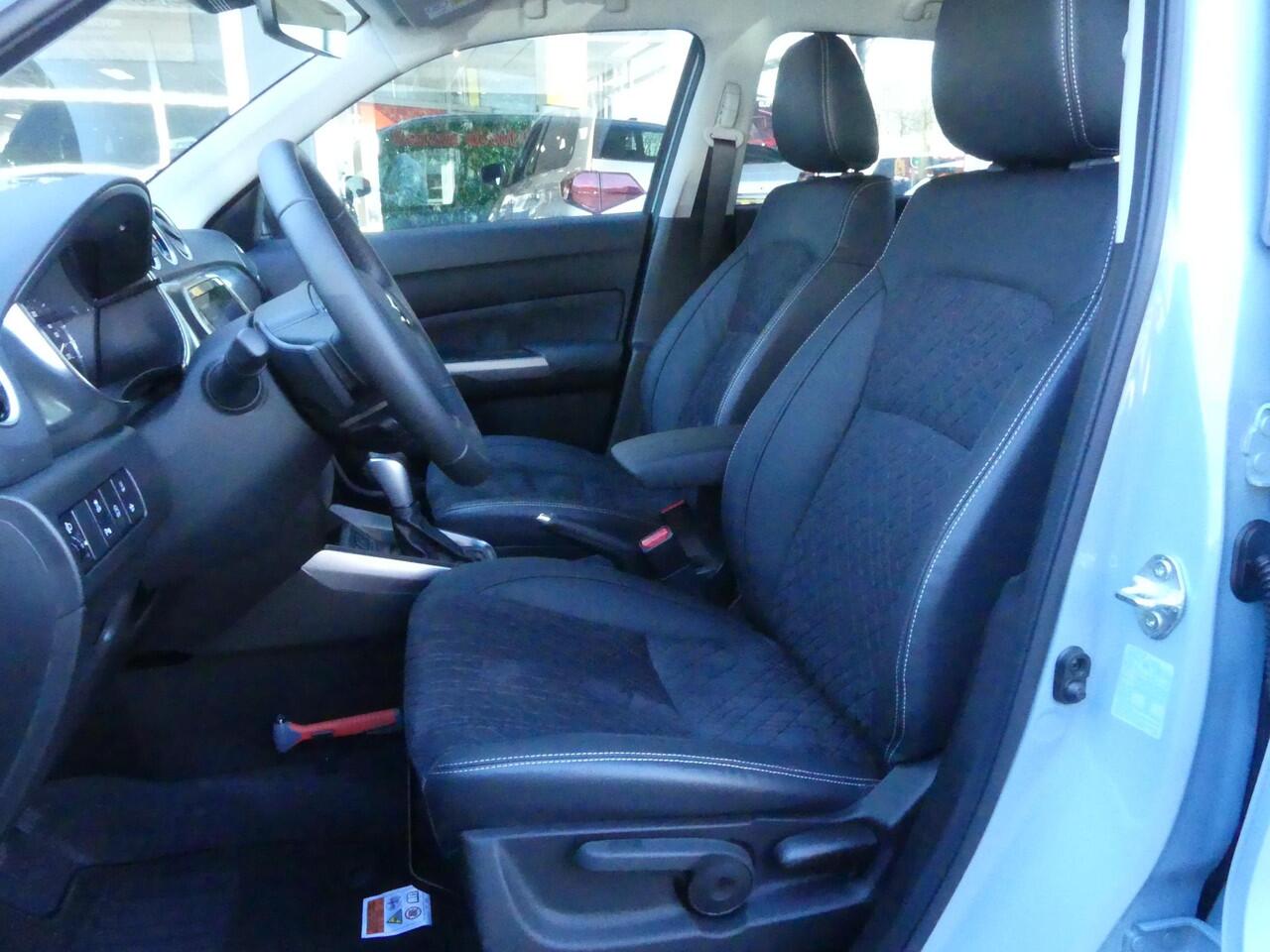 Suzuki VITARA 1.4 Boosterjet Smart Hybrid Style Trekhaak, Cruise Control, Navigatie, Carplay / Android Auto STIJL UITVOERING!