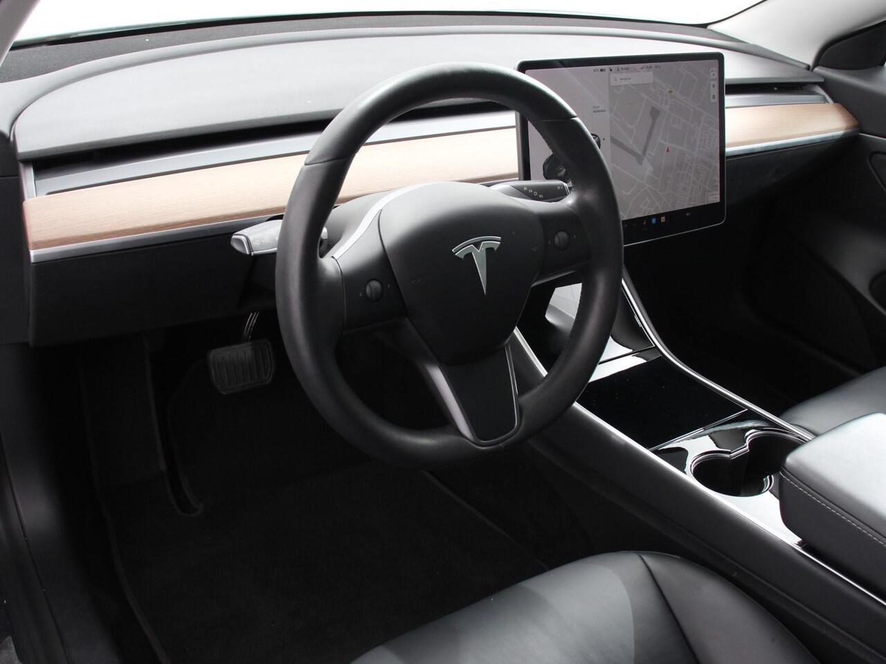 Tesla Model 3 Standard RWD Plus 60 kWh | Autopilot | Leder | Navigatie | PDC VA | Camera | 19" LM Velgen