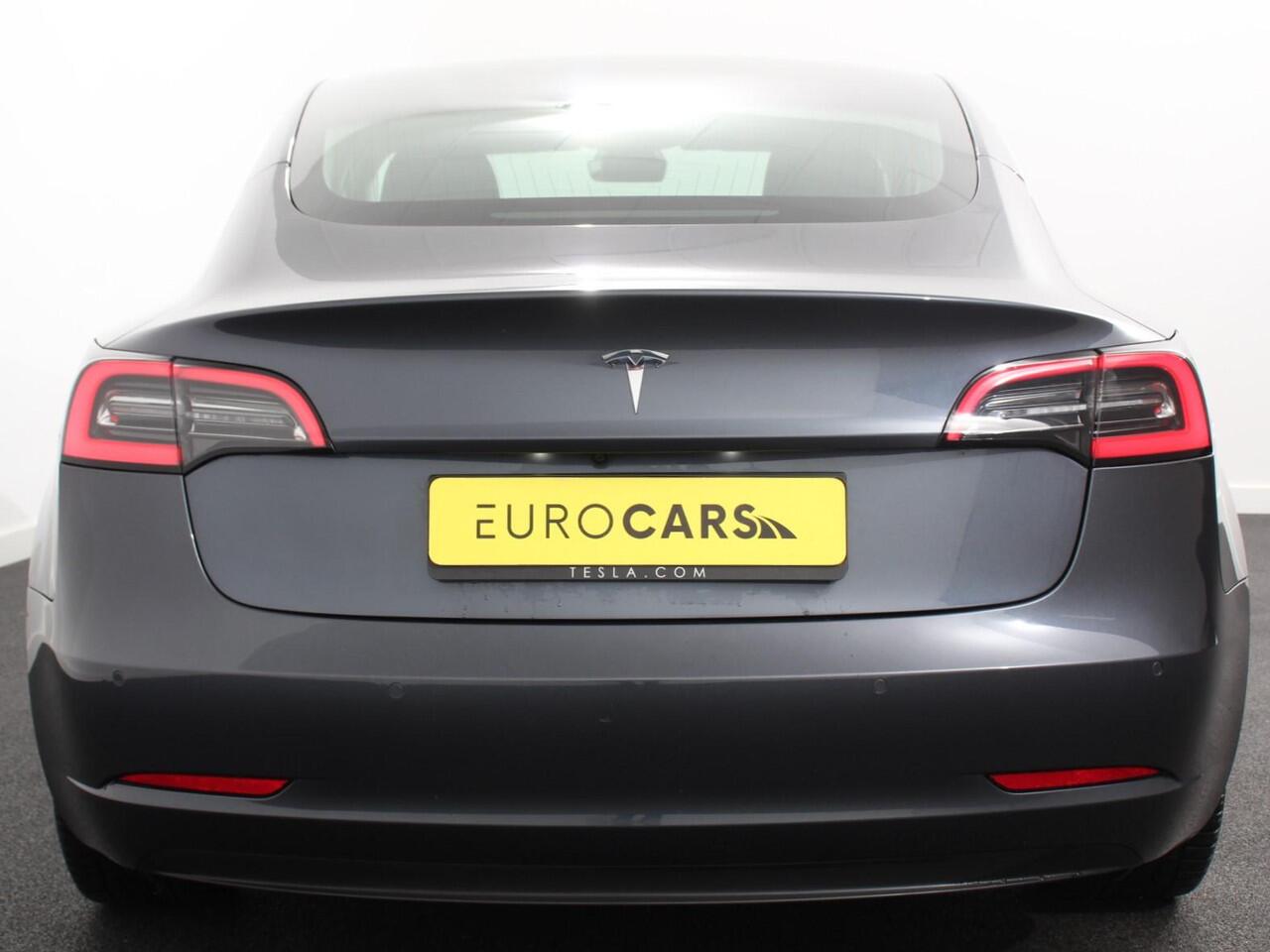 Tesla Model 3 Standard RWD Plus 60 kWh | Autopilot | Leder | Navigatie | PDC VA | Camera | 19" LM Velgen