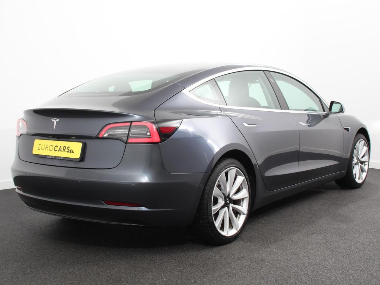 Tesla Model 3 Standard RWD Plus 60 kWh | Autopilot | Leder | Navigatie | PDC VA | Camera | 19" LM Velgen