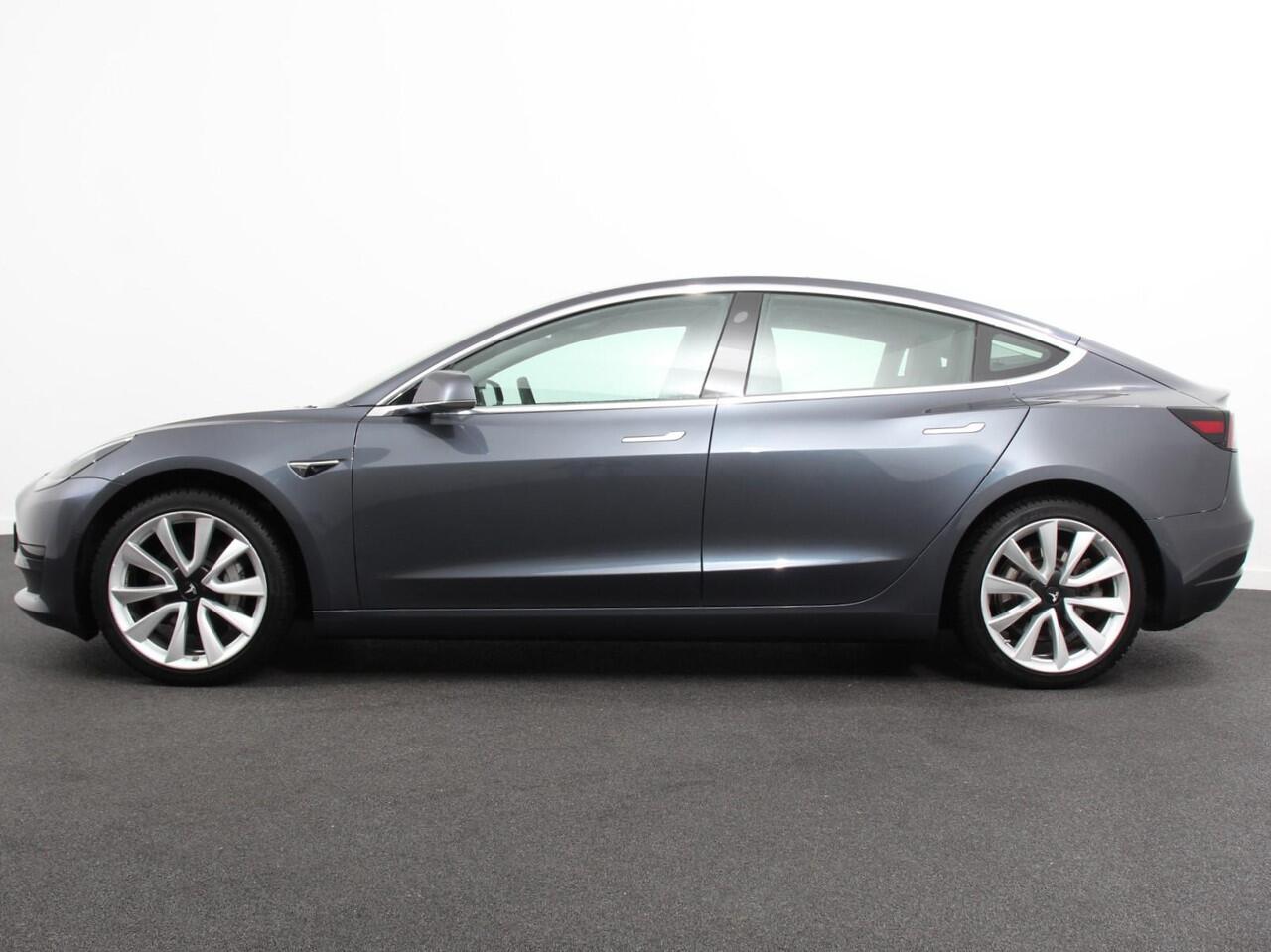 Tesla Model 3 Standard RWD Plus 60 kWh | Autopilot | Leder | Navigatie | PDC VA | Camera | 19" LM Velgen