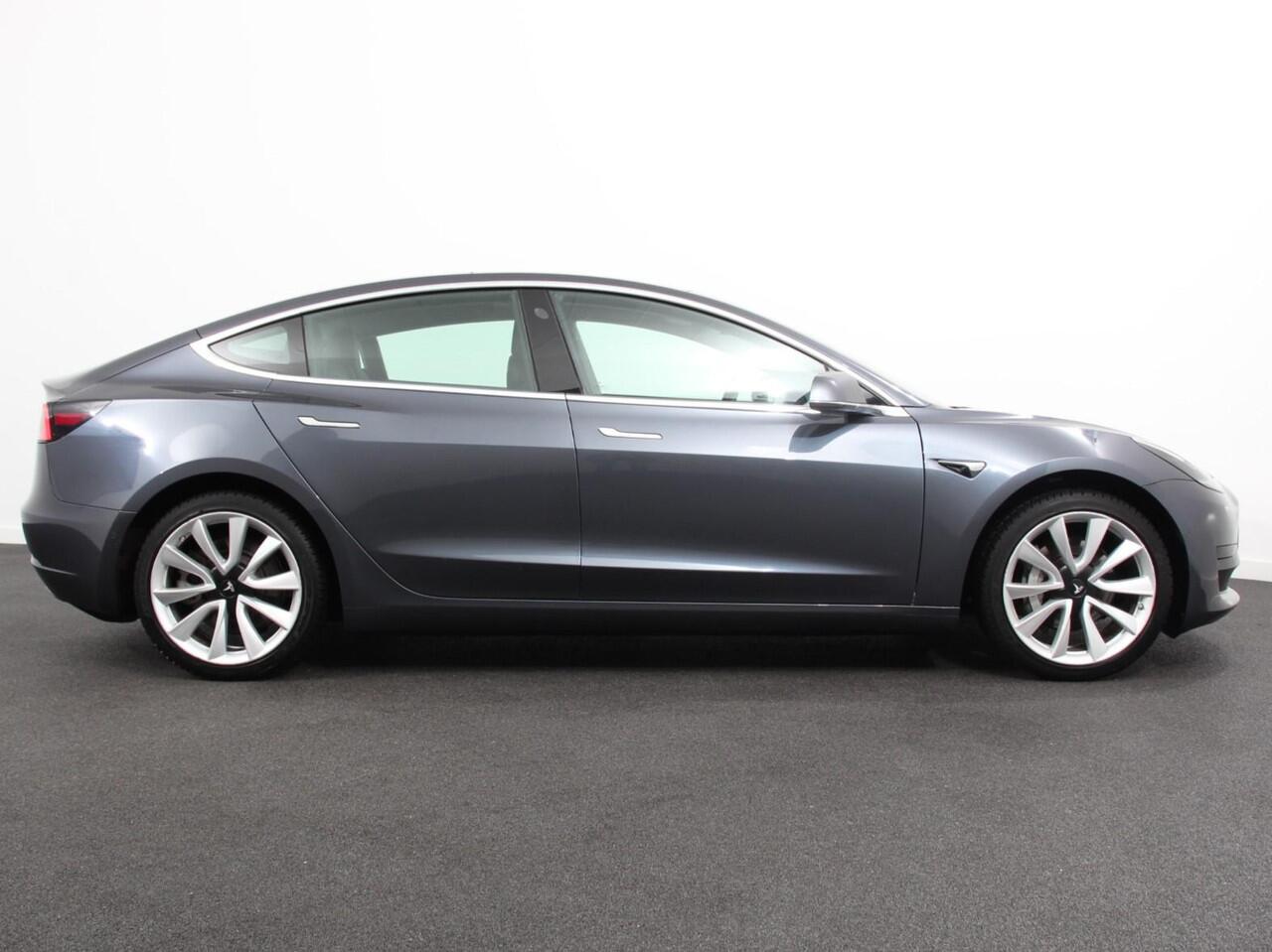 Tesla Model 3 Standard RWD Plus 60 kWh | Autopilot | Leder | Navigatie | PDC VA | Camera | 19" LM Velgen