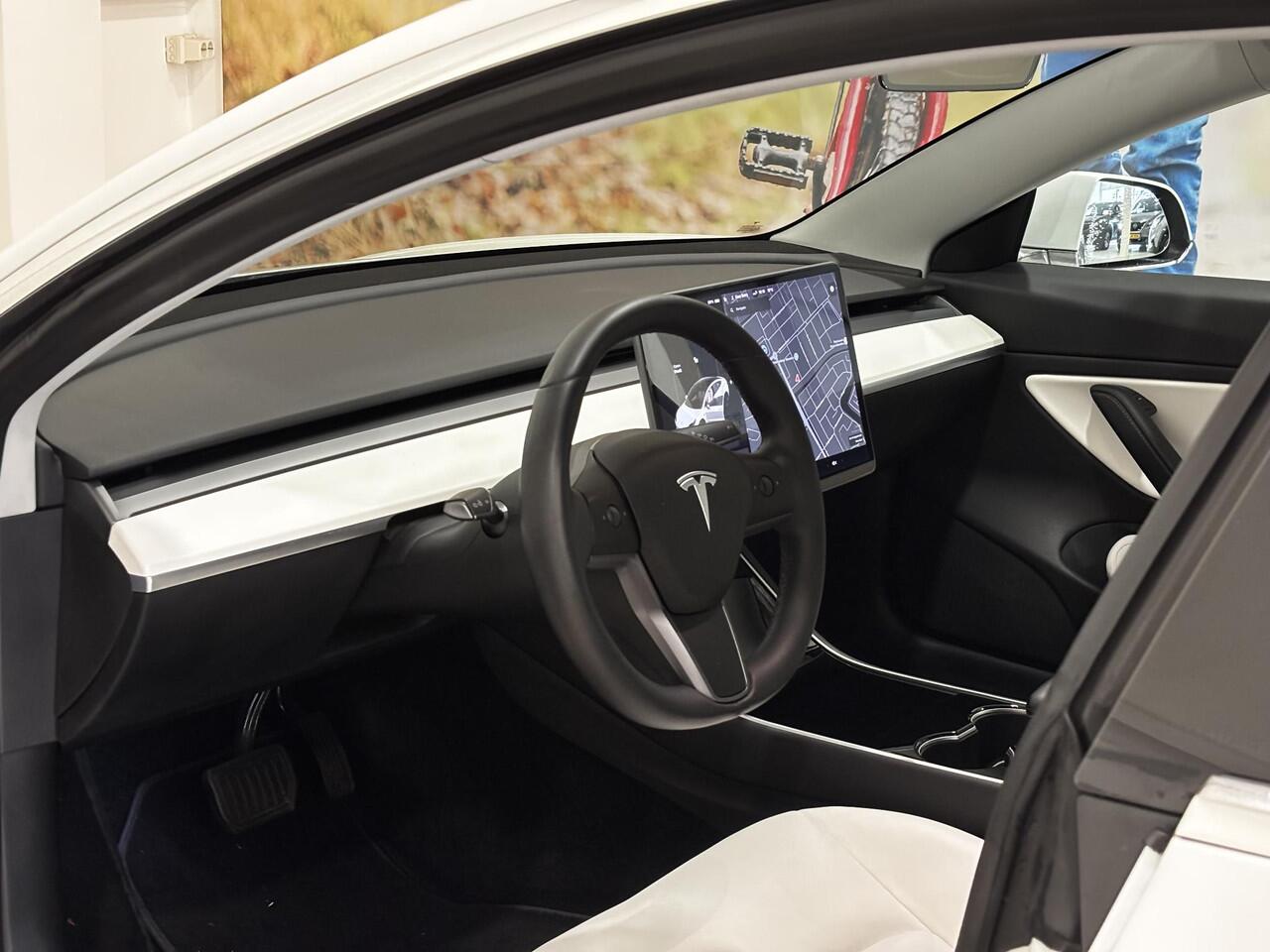 Tesla Model 3 Long Range AWD 75 kWh 87% SOH | Wit leder interieur | Trekhaak | Autopilot |