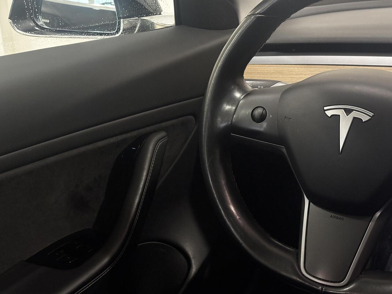 Tesla Model 3 Long Range RWD 75 kWh 80% SOH | Trekhaak | Autopilot | Lederen bekleding |