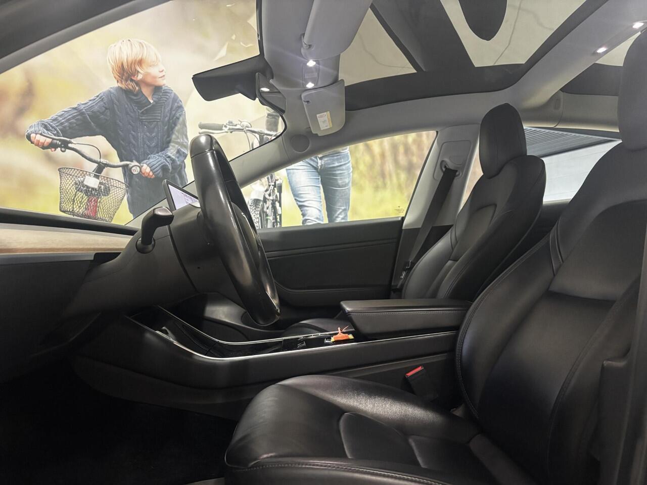 Tesla Model 3 Long Range RWD 75 kWh 80% SOH | Trekhaak | Autopilot | Lederen bekleding |