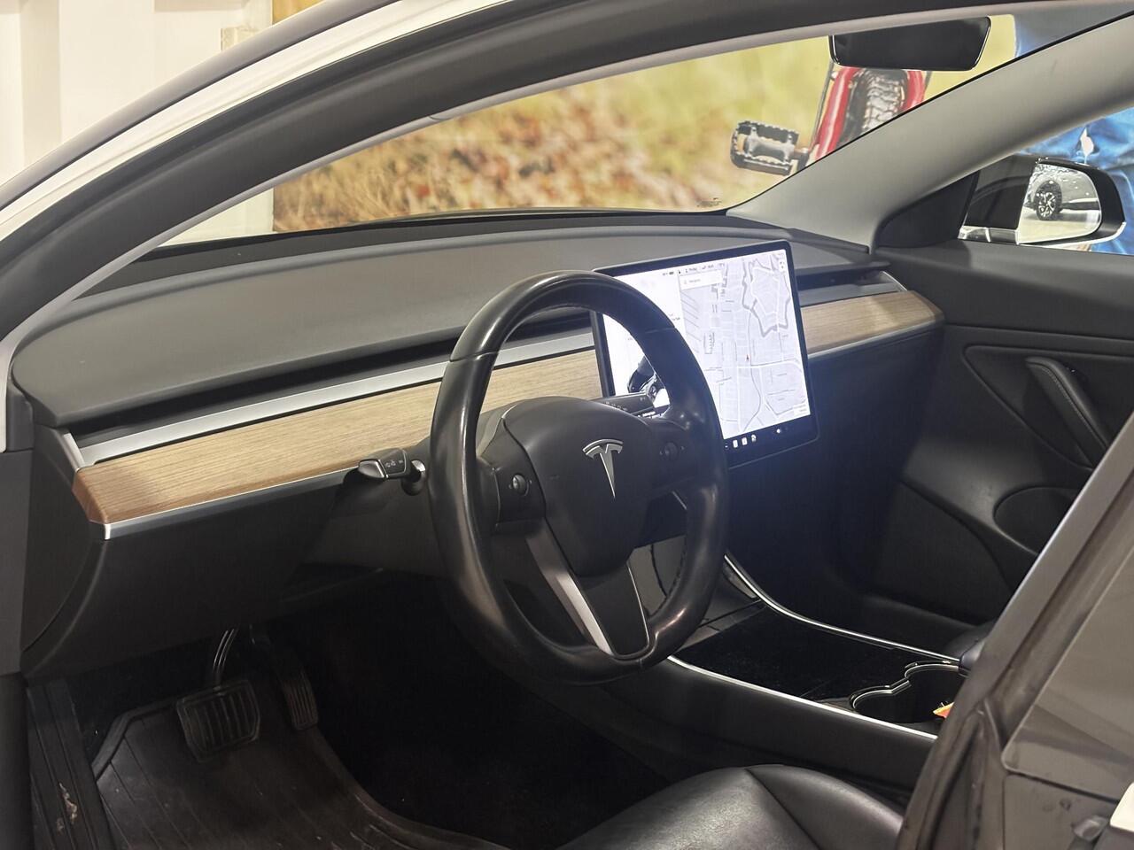 Tesla Model 3 Long Range RWD 75 kWh 80% SOH | Trekhaak | Autopilot | Lederen bekleding |