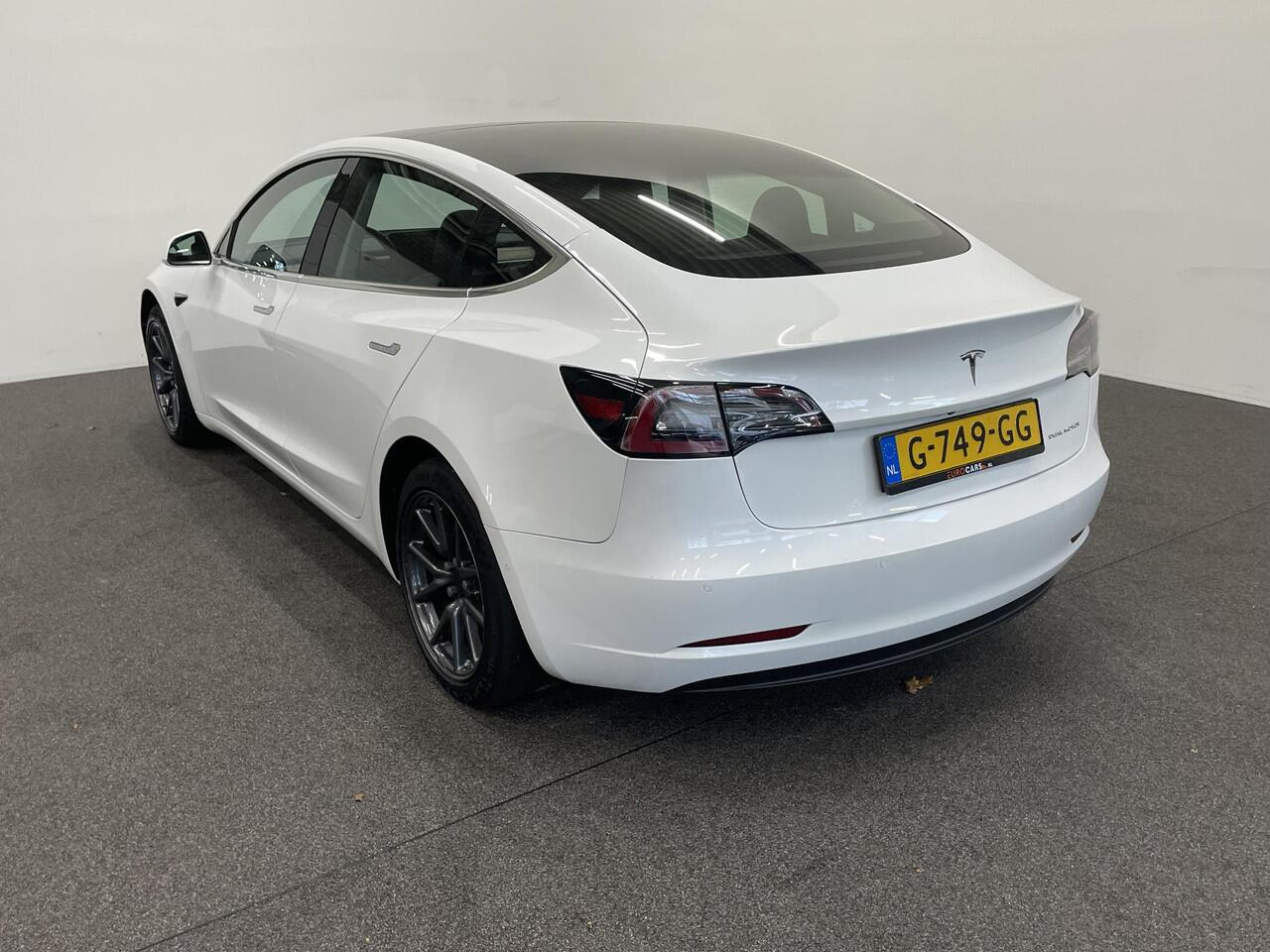 Tesla Model 3 Long Range AWD 75 kWh Panoramadak Navigatie Camera Parkeersensoren Adaptive Cruise Control Full Led Stoelverwarming Climate Control Getinte ramen Lichtmetalen velgen