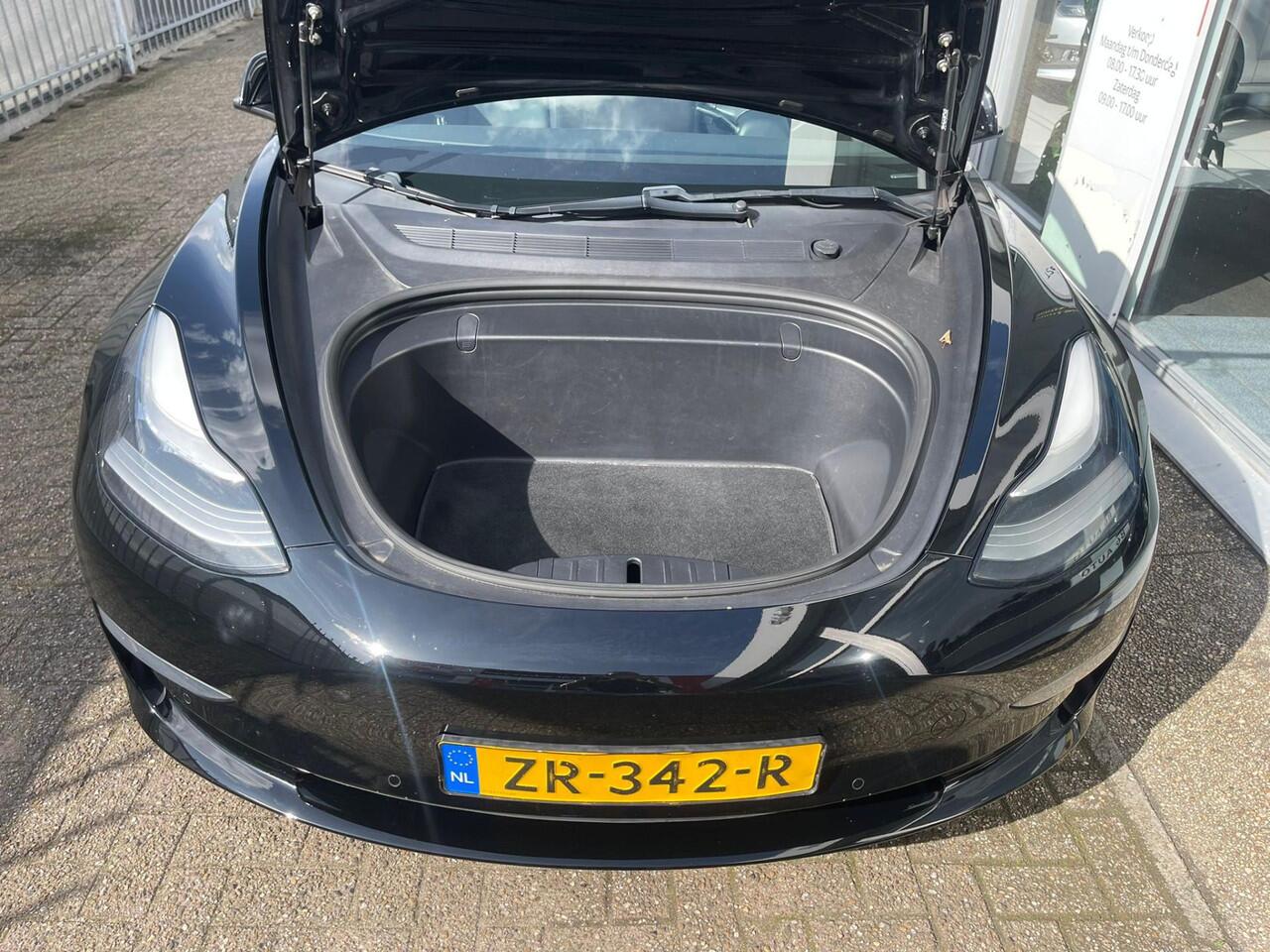 Tesla Model 3 | Long Range dual motor 485 km Actieradius | - 1e eigenaar | NAP | 4-WDRIVE -APK TOT 7 AUG 2027 | | 1e eigenaar | Navigatie | Panoramadak | Voorzien van trekhaak | Electronic climate control | Navigatiesysteem full map |