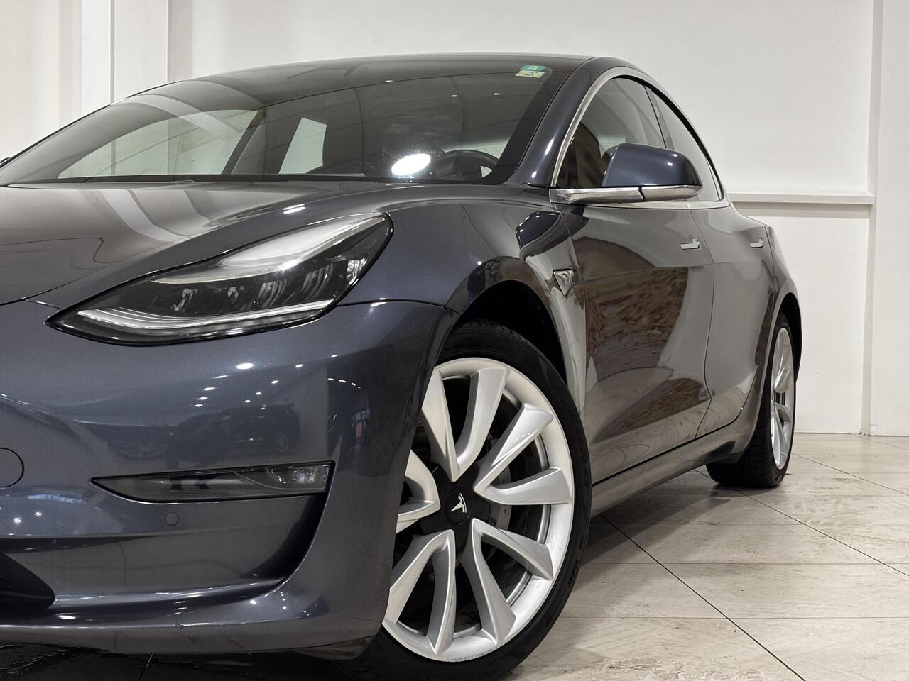 Tesla Model 3 Long Range AWD 75 kWh | 19 inch Lichtmetalen velgen | Autopilot | SOH 81% |