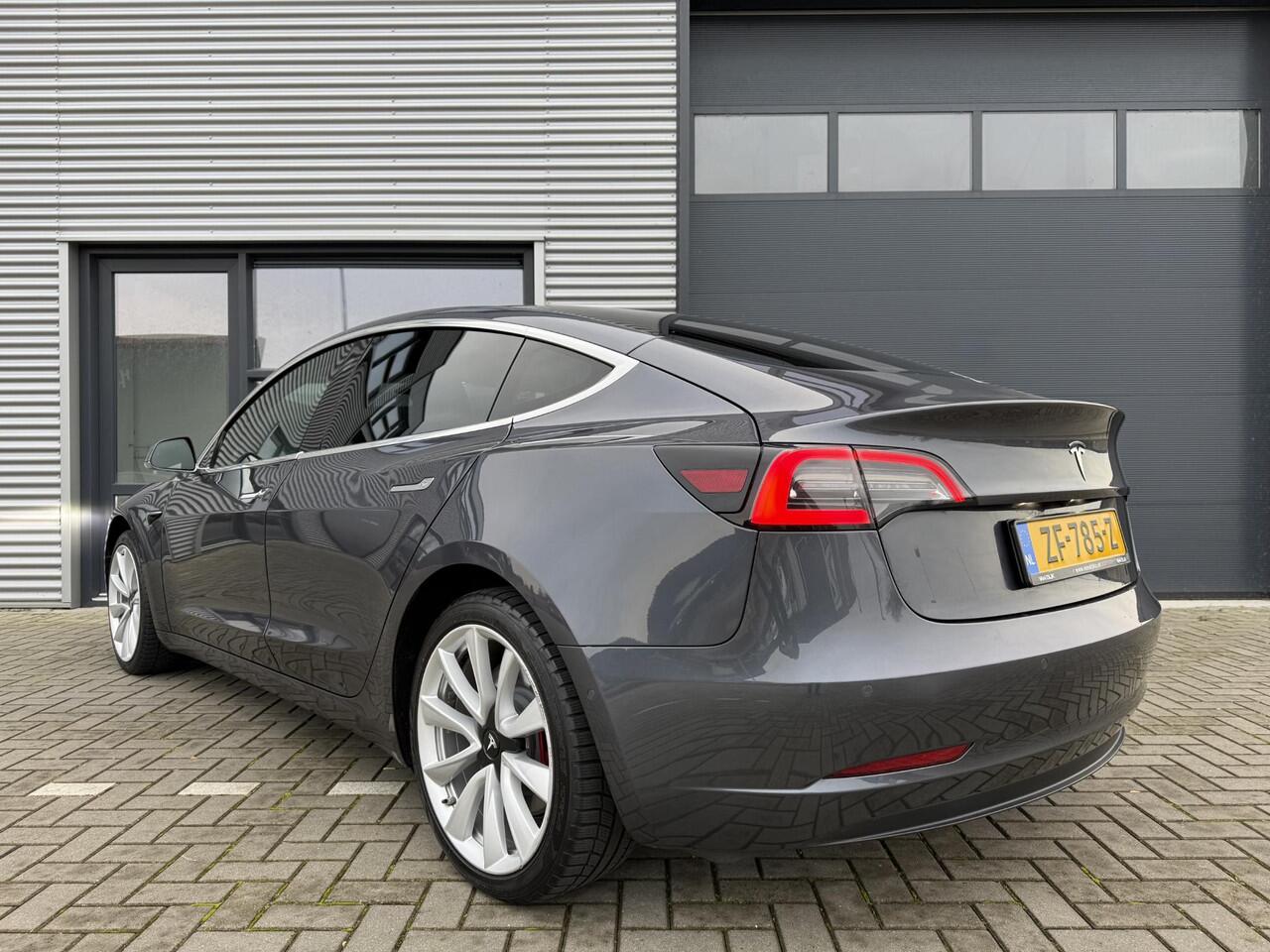 Tesla Model 3 Long Range RWD 75 kWh ?SOH 88.3% ?Autopilot ?Panoramadak ?Vol Leder ?360º Camera ?Stoelverwarming ?Origineel NL