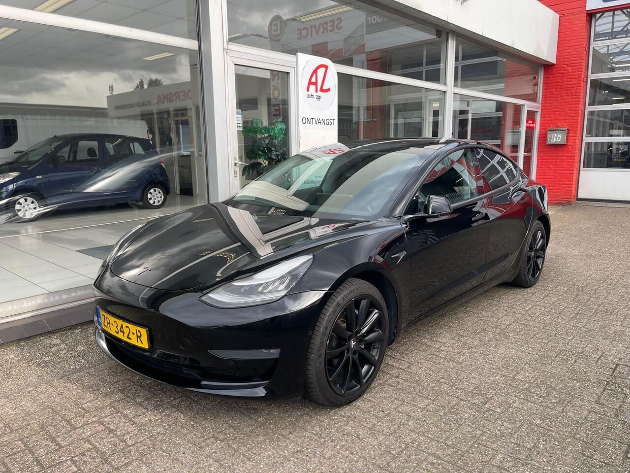 Tesla Model 3 | Long Range dual motor 485 km Actieradius | - 1e eigenaar | NAP | 4-WDRIVE -APK TOT 7 AUG 2027 | | 1e eigenaar | Navigatie | Panoramadak | Voorzien van trekhaak | Electronic climate control | Navigatiesysteem full map |
