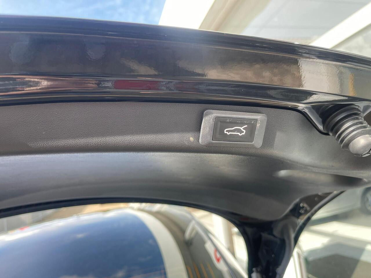 Tesla Model 3 | Long Range dual motor 485 km Actieradius | - 1e eigenaar | NAP | 4-WDRIVE -APK TOT 7 AUG 2027 | | 1e eigenaar | Navigatie | Panoramadak | Voorzien van trekhaak | Electronic climate control | Navigatiesysteem full map |