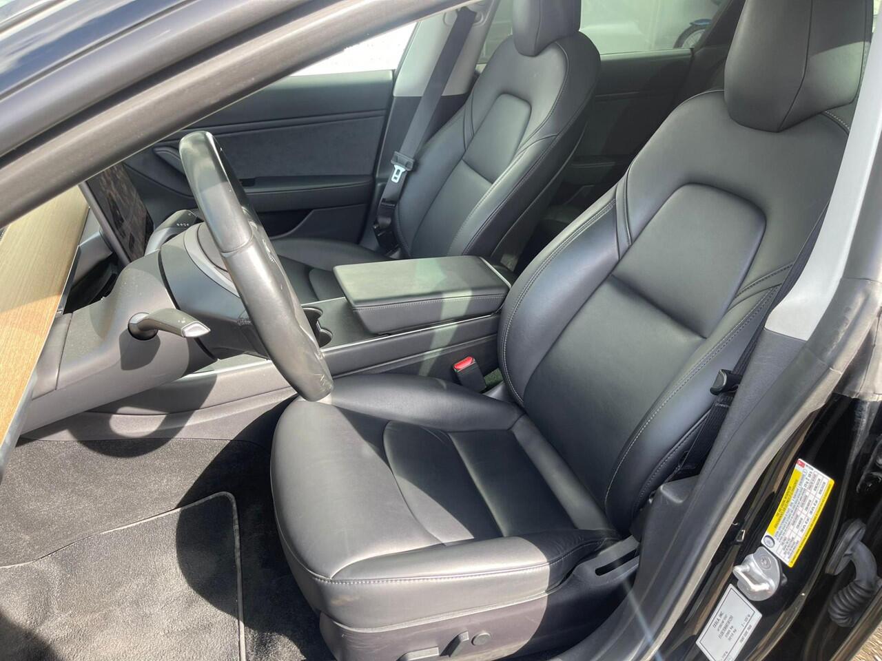 Tesla Model 3 | Long Range dual motor 485 km Actieradius | - 1e eigenaar | NAP | 4-WDRIVE -APK TOT 7 AUG 2027 | | 1e eigenaar | Navigatie | Panoramadak | Voorzien van trekhaak | Electronic climate control | Navigatiesysteem full map |