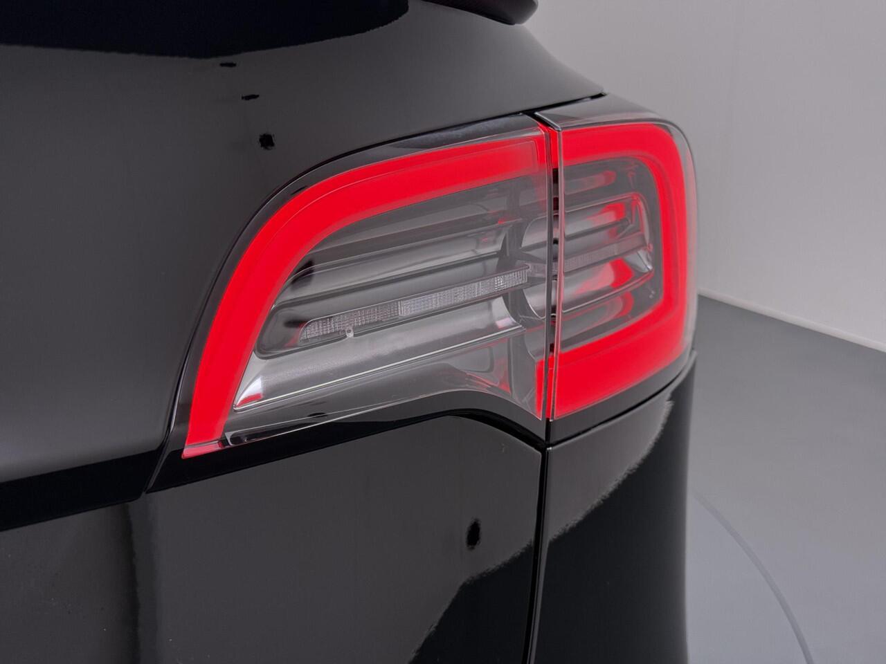 Tesla Model 3 Performance AWD 75 kWh VAN ¤24.900,- NU VOOR SLECHTS ¤21.440,- Uw LENTEVOORDEEL ¤3.460,- |SOH 86% | 20 inch velgen (als nieuw) | Zeer nette staat | Rijklaar geleverd incl. 12 mnd Bovag-garantie | Tesla fabrieksgarantie op de hoogvolt accu t/m 13-12-2027 o