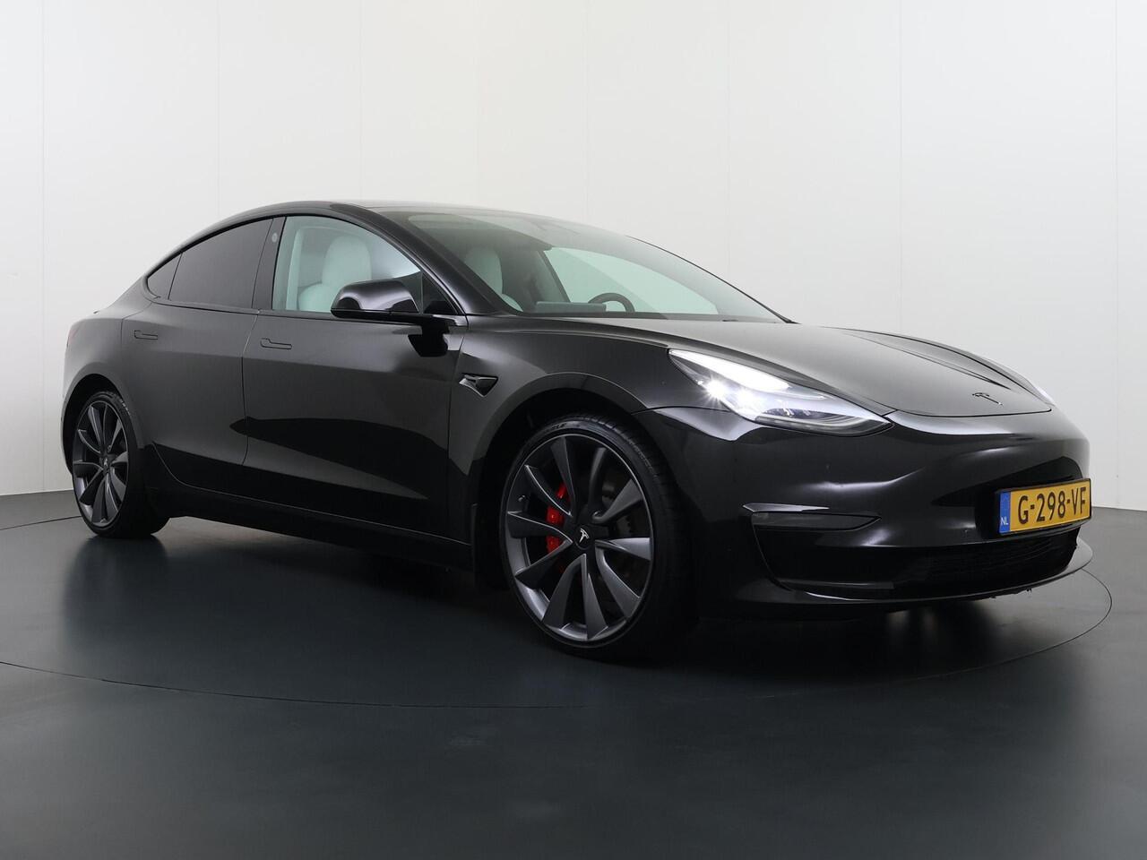 Tesla Model 3 Performance AWD 75 kWh VAN ¤24.900,- NU VOOR SLECHTS ¤21.440,- Uw LENTEVOORDEEL ¤3.460,- |SOH 86% | 20 inch velgen (als nieuw) | Zeer nette staat | Rijklaar geleverd incl. 12 mnd Bovag-garantie | Tesla fabrieksgarantie op de hoogvolt accu t/m 13-12-2027 o