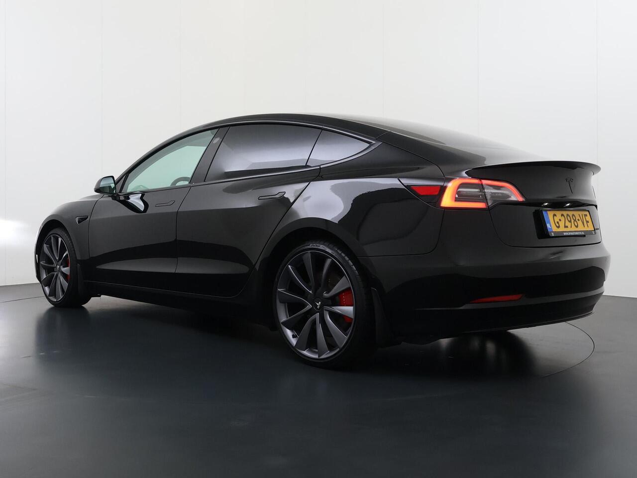 Tesla Model 3 Performance AWD 75 kWh VAN ¤24.900,- NU VOOR SLECHTS ¤21.440,- Uw LENTEVOORDEEL ¤3.460,- |SOH 86% | 20 inch velgen (als nieuw) | Zeer nette staat | Rijklaar geleverd incl. 12 mnd Bovag-garantie | Tesla fabrieksgarantie op de hoogvolt accu t/m 13-12-2027 o