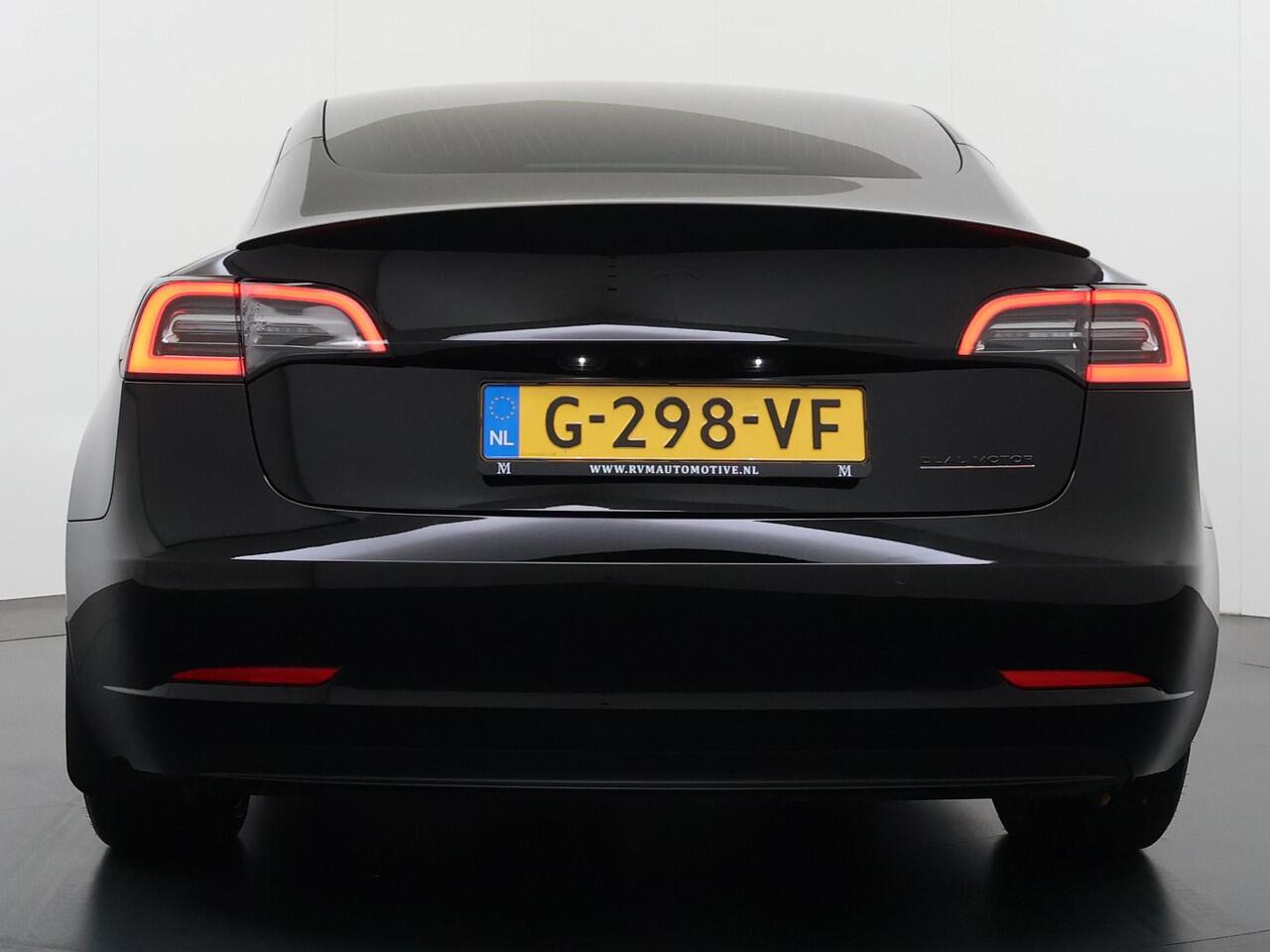 Tesla Model 3 Performance AWD 75 kWh VAN ¤24.900,- NU VOOR SLECHTS ¤21.440,- Uw LENTEVOORDEEL ¤3.460,- |SOH 86% | 20 inch velgen (als nieuw) | Zeer nette staat | Rijklaar geleverd incl. 12 mnd Bovag-garantie | Tesla fabrieksgarantie op de hoogvolt accu t/m 13-12-2027 o