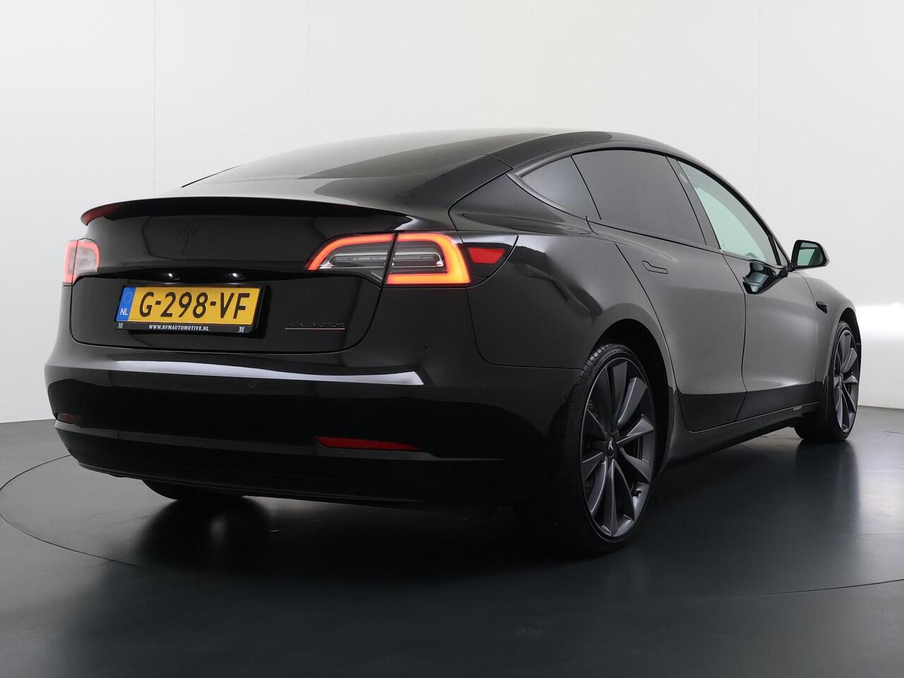 Tesla Model 3 Performance AWD 75 kWh VAN ¤24.900,- NU VOOR SLECHTS ¤21.440,- Uw LENTEVOORDEEL ¤3.460,- |SOH 86% | 20 inch velgen (als nieuw) | Zeer nette staat | Rijklaar geleverd incl. 12 mnd Bovag-garantie | Tesla fabrieksgarantie op de hoogvolt accu t/m 13-12-2027 o