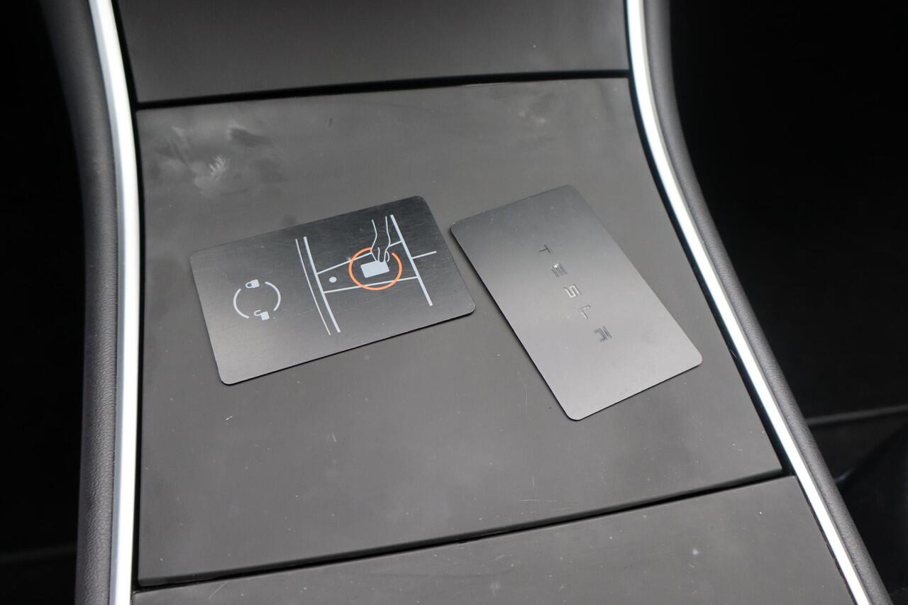 Tesla Model 3 Long Range AWD 75 kWh SOH 88%, Autopilot computer 3.0, Cruise control, Stoelverwarming, Trekhaak