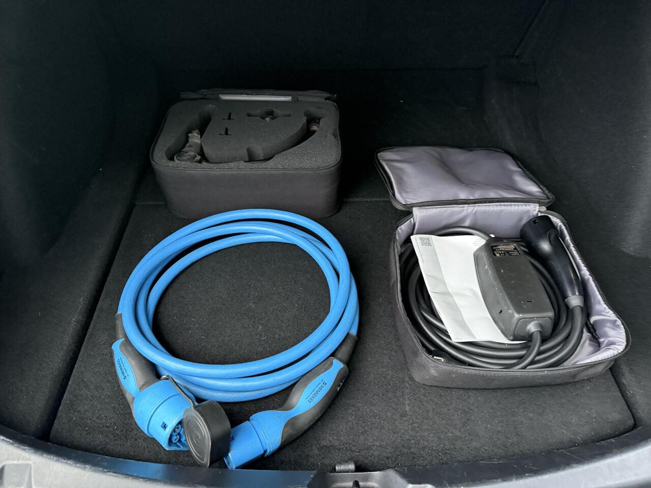 Tesla Model 3 Aut. Long Range Dual Motor AWD | SoH 86% | Trekhaak | Autopilot | Panorama | Leder | 19 Inch |