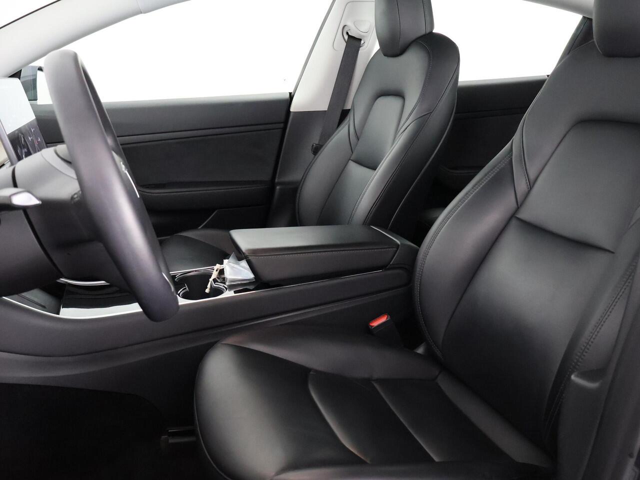 Tesla Model 3 RWD PLUS 60KWH 1e EIG.ACCU SOH 93! BIJNA 2021 GARANTIE TOT 2031* PARKEERSENSOREN V+A . PANORAMADAK . APPLE CARPLAY & ANDROID AUTO . STOELVERWARMING