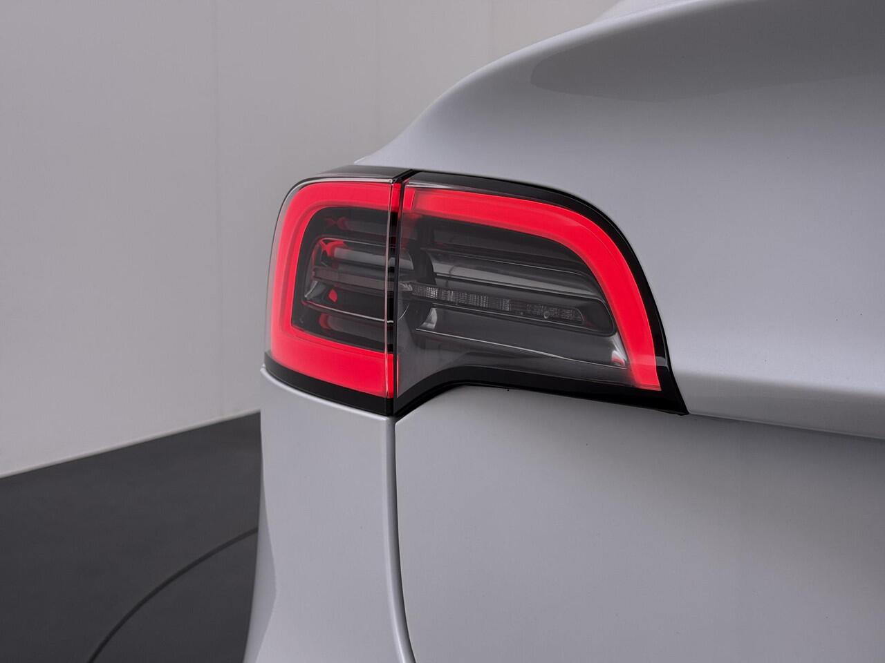 Tesla Model 3 Long Range AWD 75 kWh Dual motor | 1e Eigenaar | LMV | Camera | SOH 90% | NL Auto |