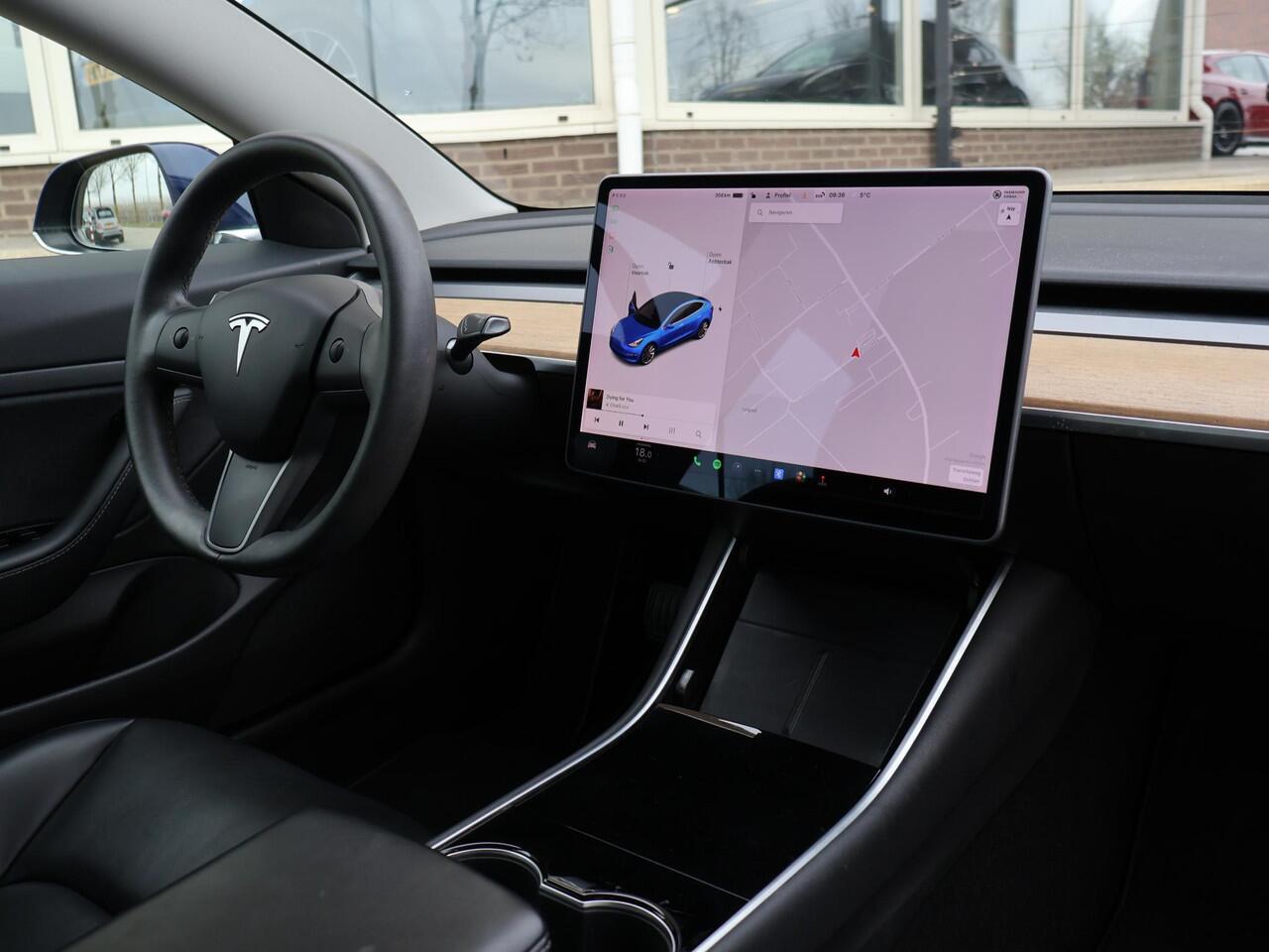 Tesla Model 3 60 kWh RWD *BTW* + AFN. TREKHAAK | LEDER | AUTOPILOT | PANORAMA | 3 CAMERA'S