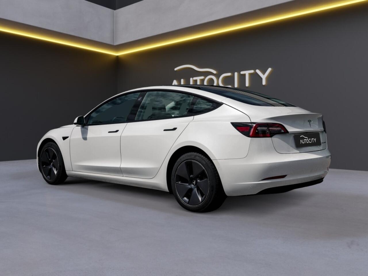 Tesla Model 3 Standard RWD Plus Warmtepomp l Pano l Leder Zwart