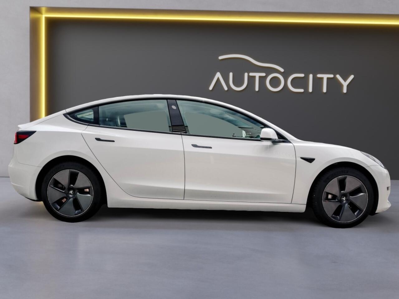 Tesla Model 3 Standard RWD Plus Warmtepomp l Pano l Leder Zwart