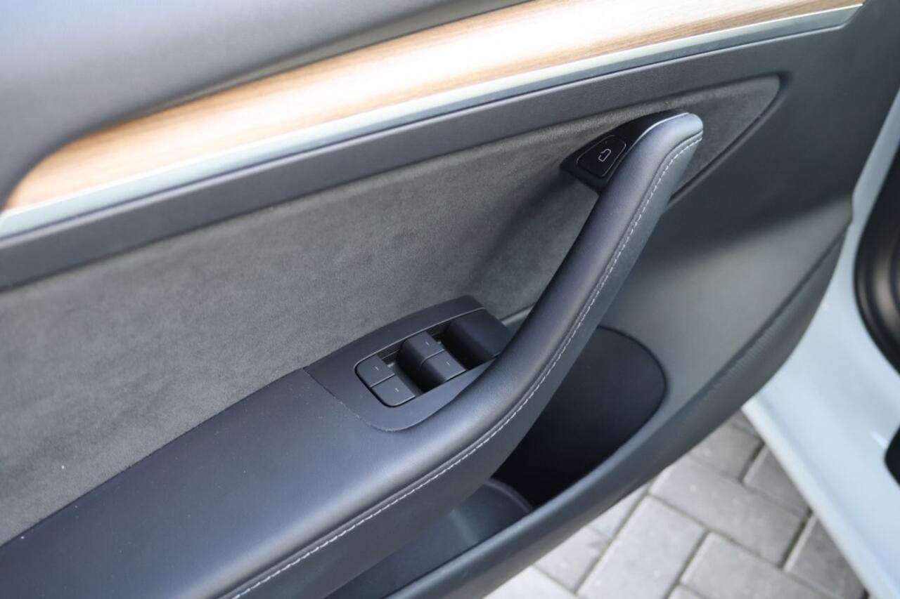 Tesla Model 3 STND.RWD PLUS 60 KWH â¬ 19.750,- excl btw