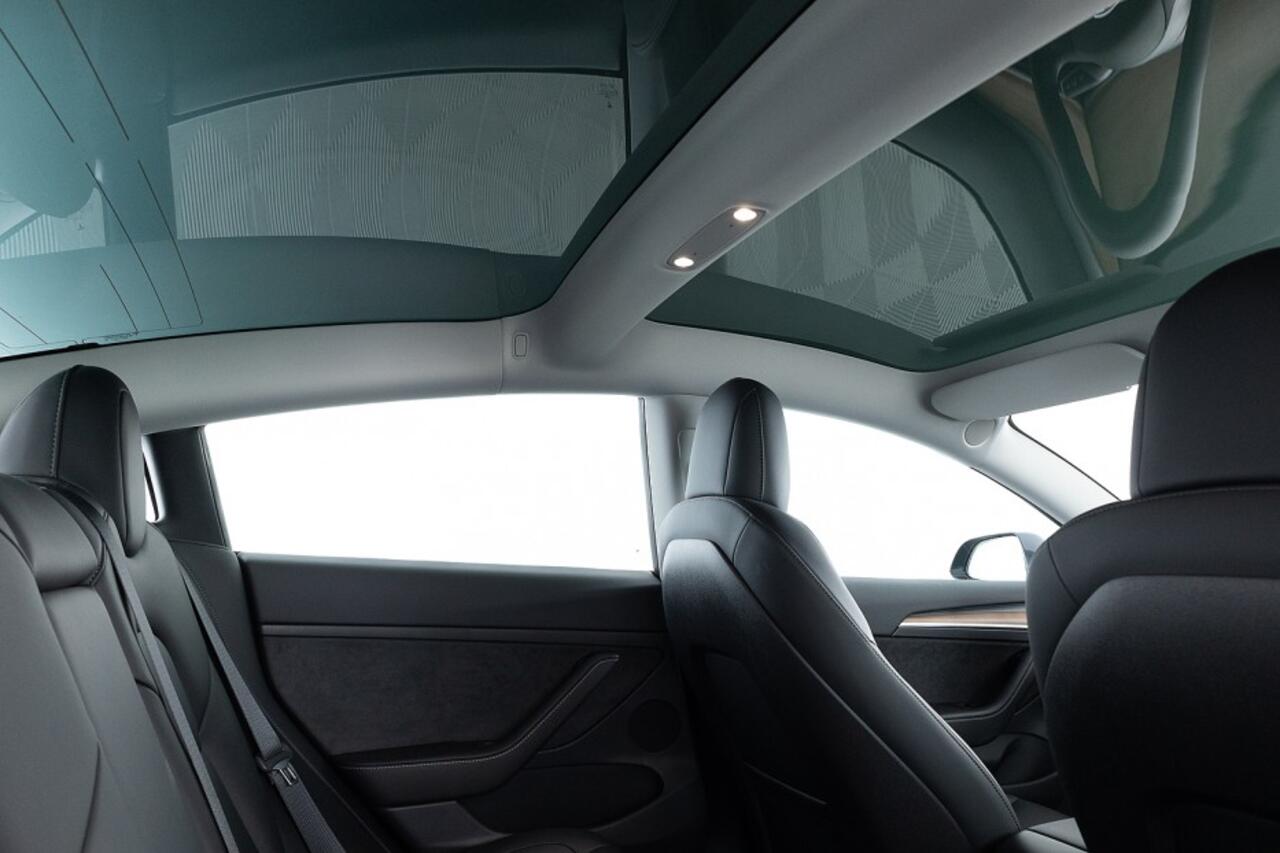 Tesla Model 3 Standard RWD Plus 60 kWh | PANORAMADAK | LEDER