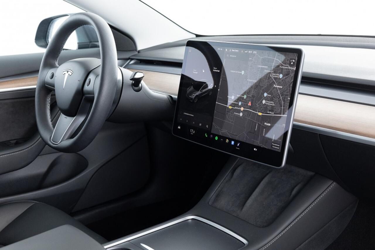 Tesla Model 3 Standard RWD Plus 60 kWh | PANORAMADAK | LEDER