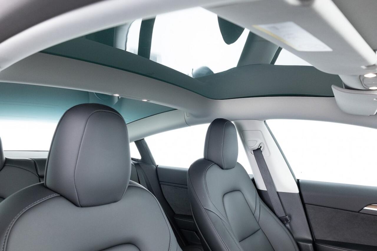 Tesla Model 3 Standard RWD Plus 60 kWh | PANORAMADAK | LEDER