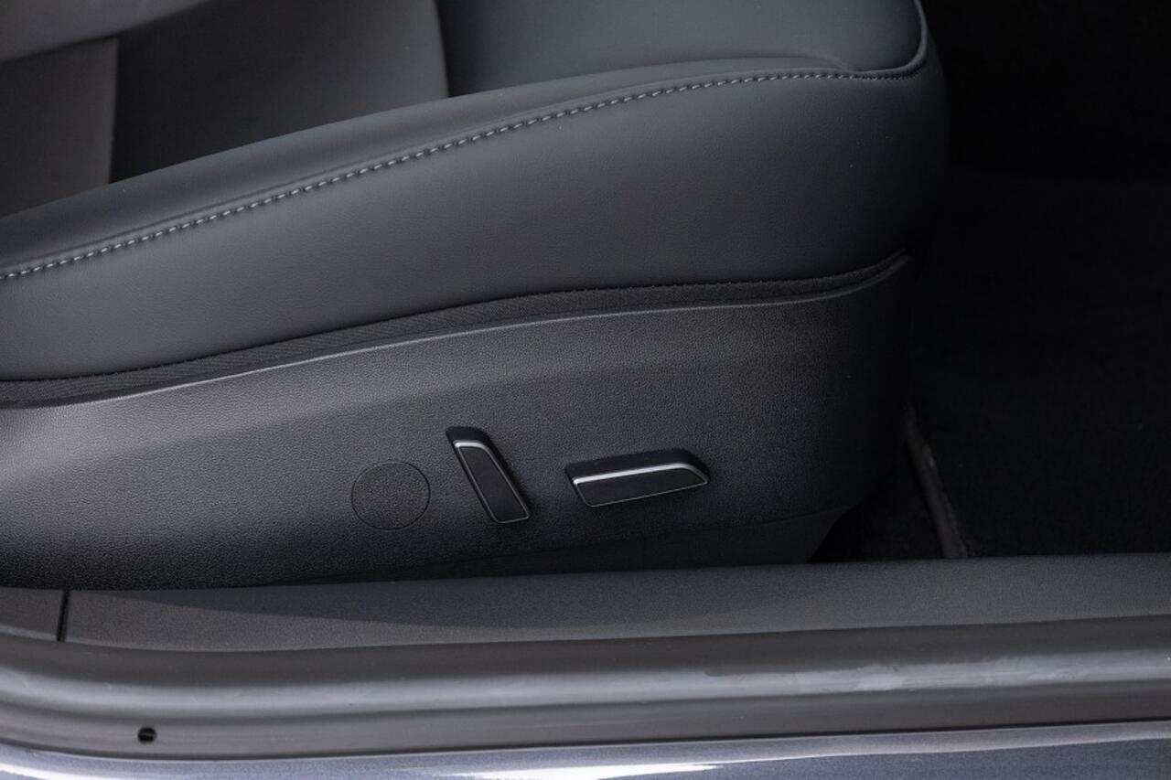 Tesla Model 3 Standard RWD Plus 60 kWh | PANORAMADAK | LEDER