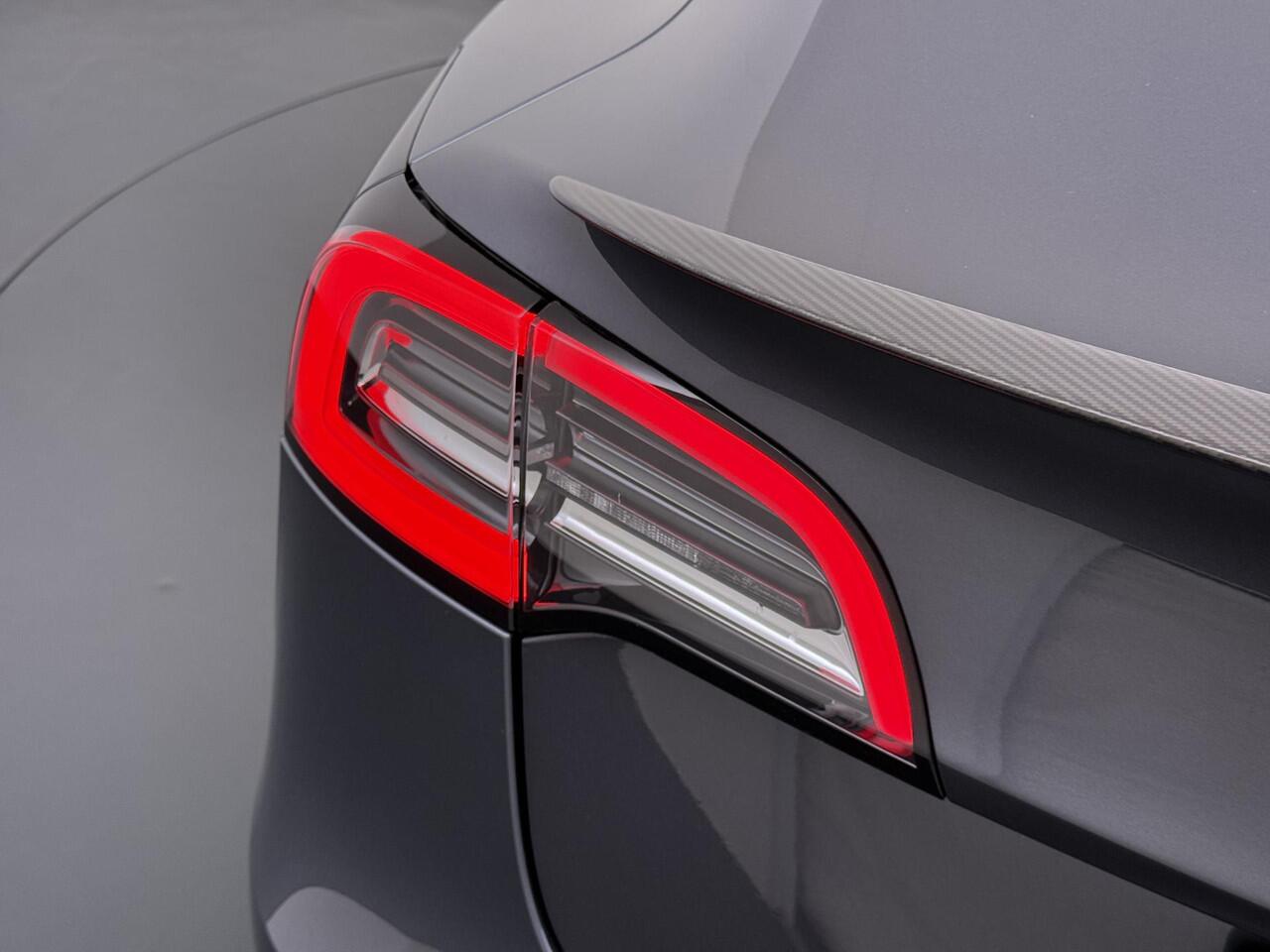 Tesla Model 3 Performance AWD 75 kWh VAN ¤31.900,- NU VOOR SLECHTS ¤29.330,- Uw LENTEVOORDEEL ¤2.570,- |SOH 96% | 20 INCH VELGEN ALS NIEUW | SUPER NETTE AUTO | FABRIEKSGARANTIE OP HOOGVOLTACCU EN AANDRIJFLIJN T/M 03-2030 |