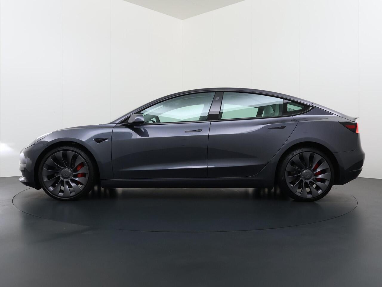 Tesla Model 3 Performance AWD 75 kWh VAN ¤31.900,- NU VOOR SLECHTS ¤29.330,- Uw LENTEVOORDEEL ¤2.570,- |SOH 96% | 20 INCH VELGEN ALS NIEUW | SUPER NETTE AUTO | FABRIEKSGARANTIE OP HOOGVOLTACCU EN AANDRIJFLIJN T/M 03-2030 |