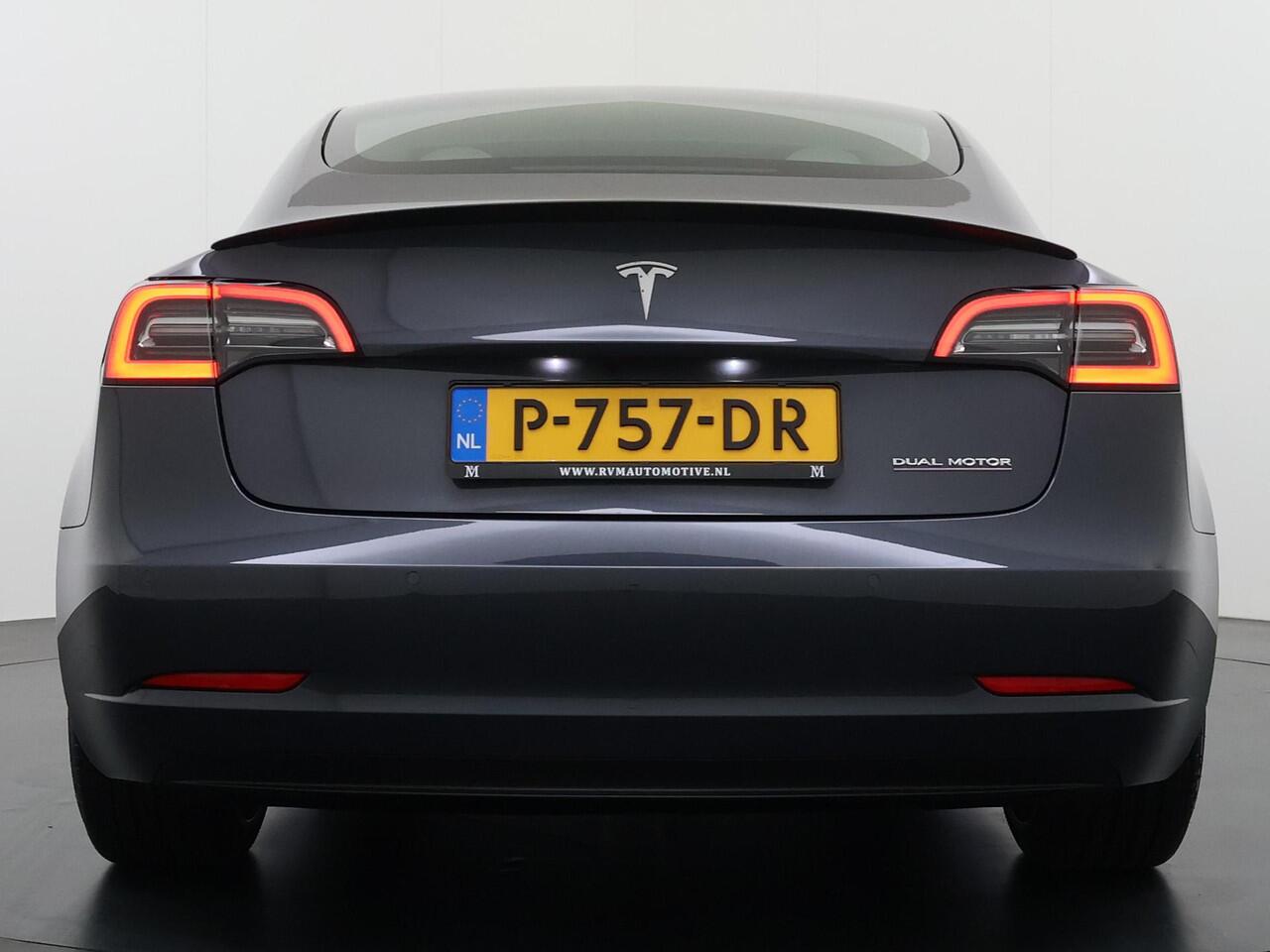 Tesla Model 3 Performance AWD 75 kWh VAN ¤31.900,- NU VOOR SLECHTS ¤29.330,- Uw LENTEVOORDEEL ¤2.570,- |SOH 96% | 20 INCH VELGEN ALS NIEUW | SUPER NETTE AUTO | FABRIEKSGARANTIE OP HOOGVOLTACCU EN AANDRIJFLIJN T/M 03-2030 |