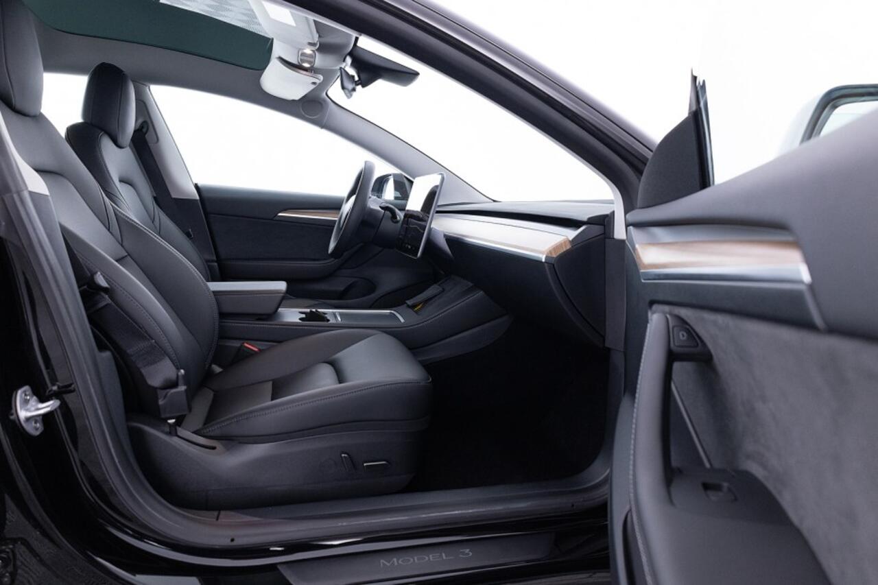 Tesla Model 3 Standard RWD Plus 60 kWh | PANORAMADAK | LEDER