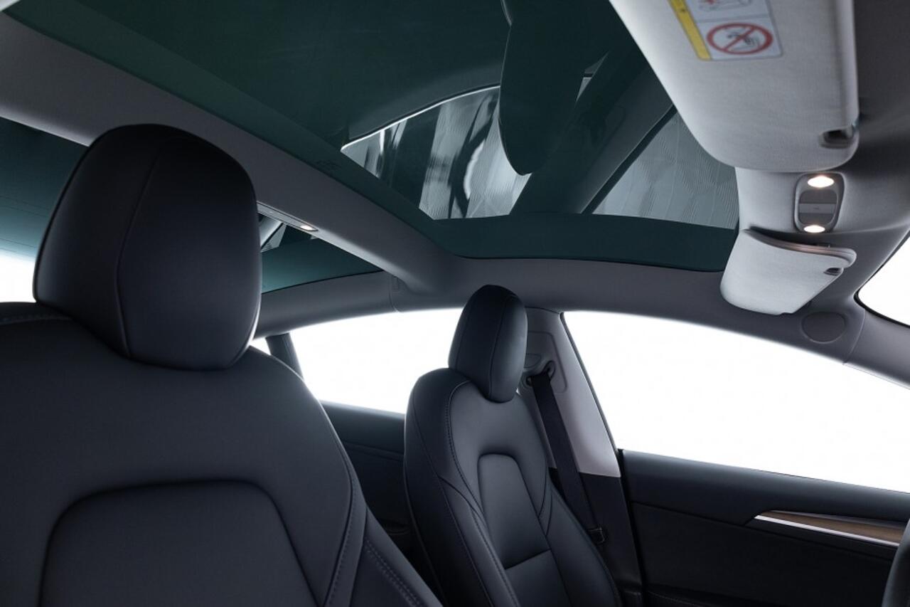 Tesla Model 3 Standard RWD Plus 60 kWh | PANORAMADAK | LEDER